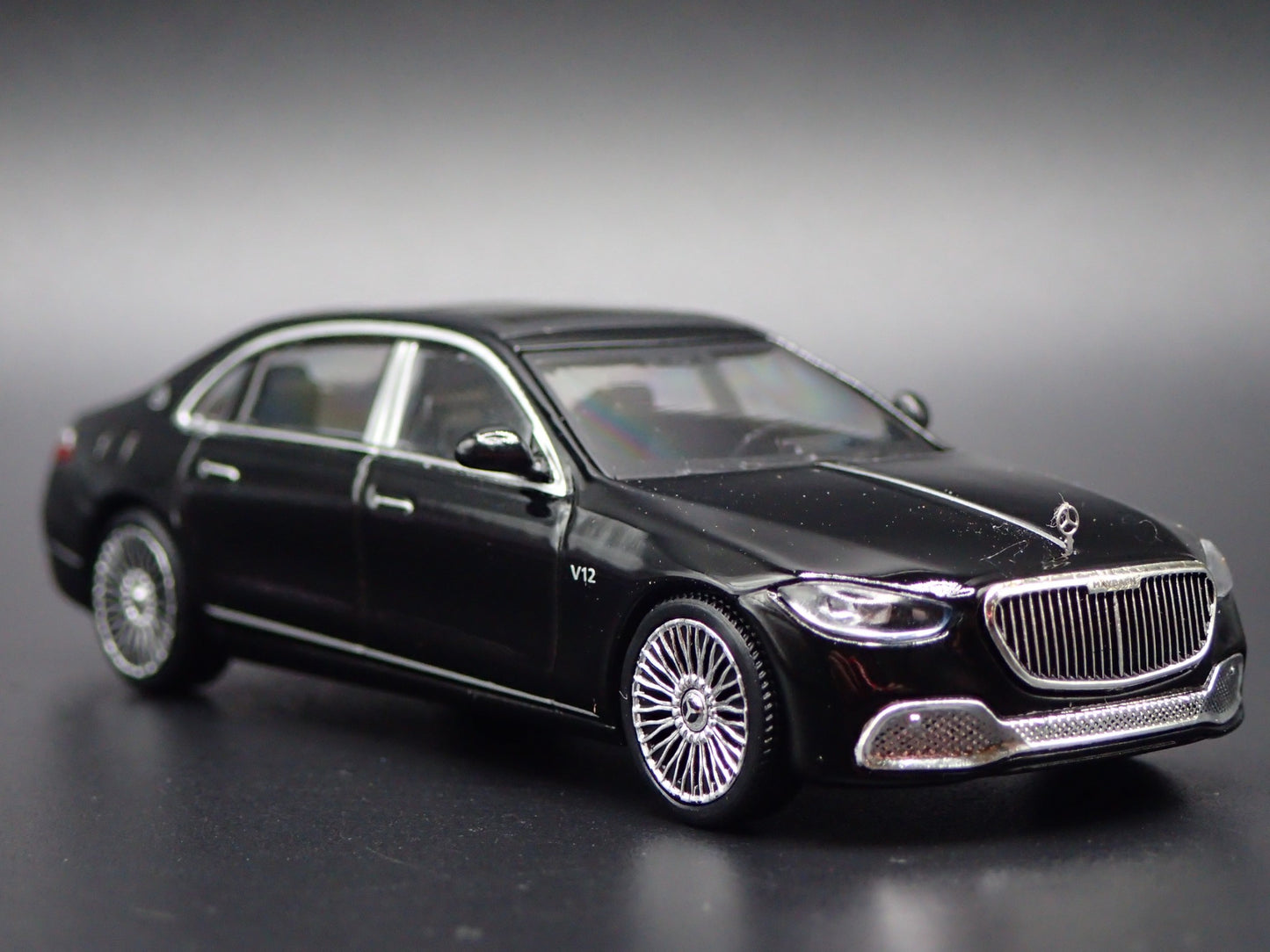 2021-2025 MERCEDES MAYBACH S 680 BLACK 1:64 SCALE DIORAMA DIECAST MODEL CAR
