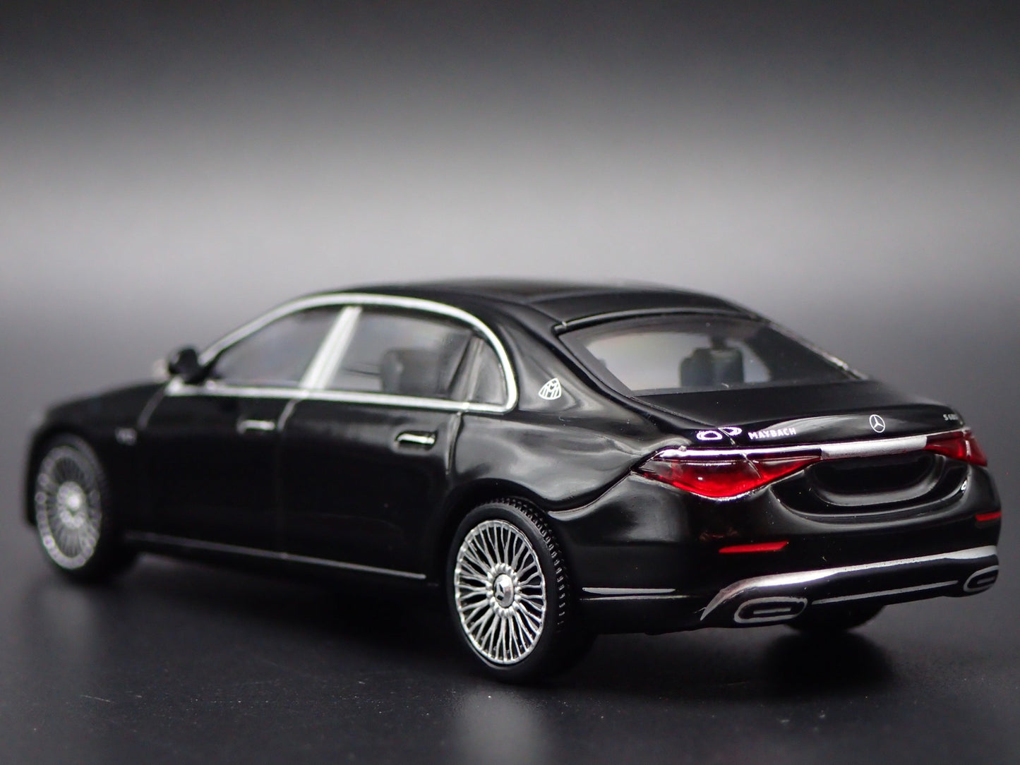 2021-2025 MERCEDES MAYBACH S 680 BLACK 1:64 SCALE DIORAMA DIECAST MODEL CAR