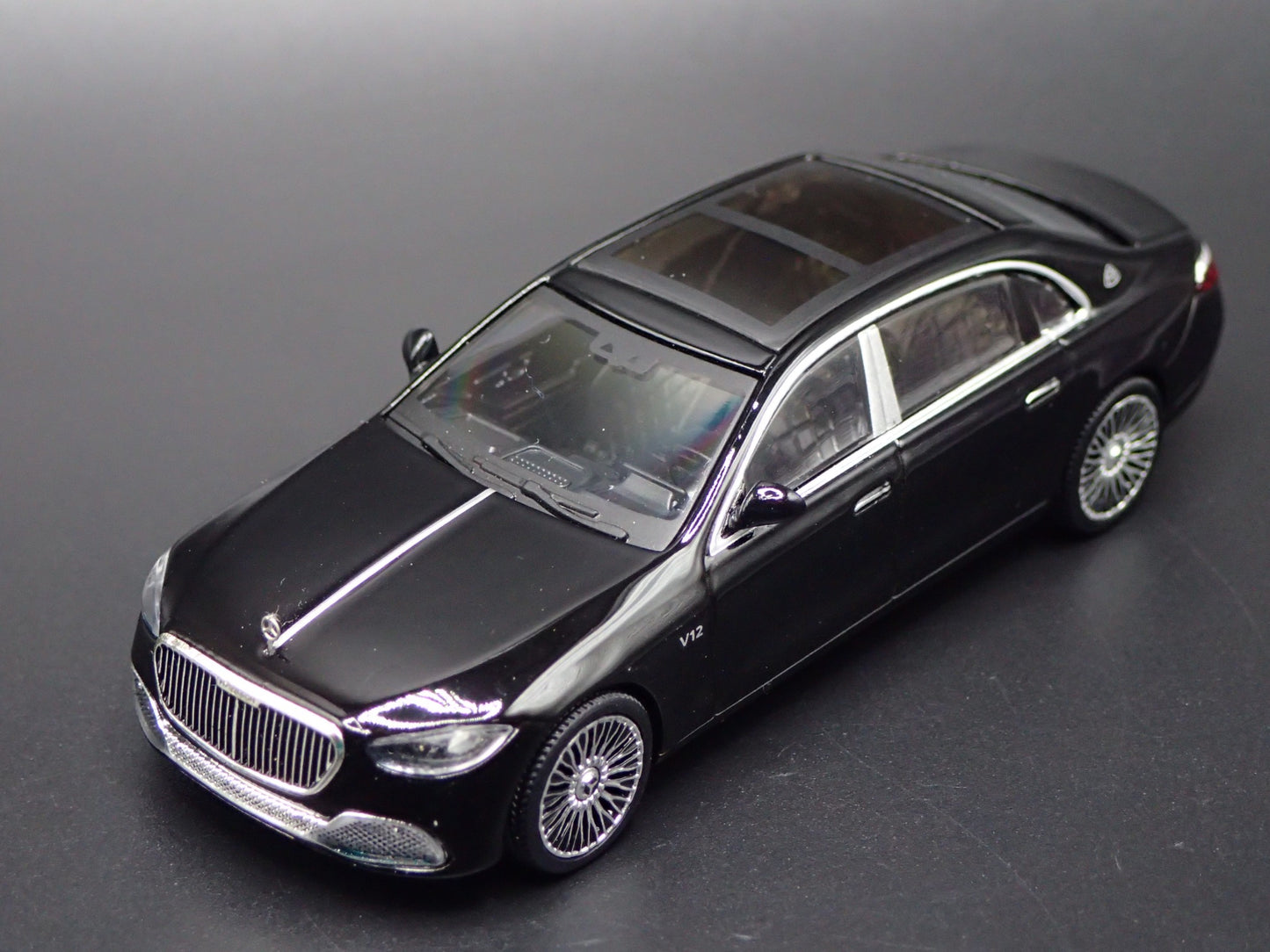 2021-2025 MERCEDES MAYBACH S 680 BLACK 1:64 SCALE DIORAMA DIECAST MODEL CAR