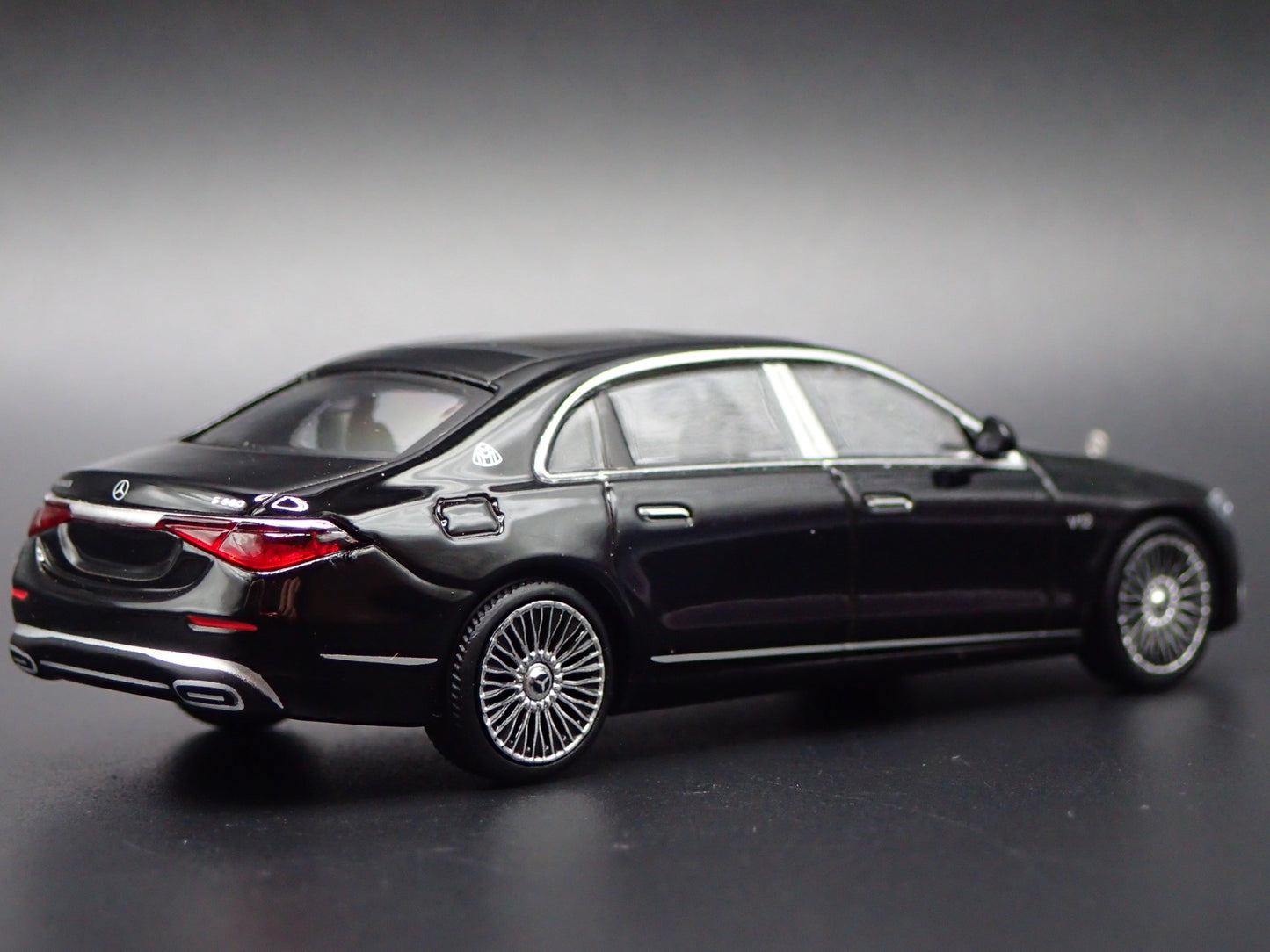 2021-2025 MERCEDES MAYBACH S 680 BLACK 1:64 SCALE DIORAMA DIECAST MODEL CAR