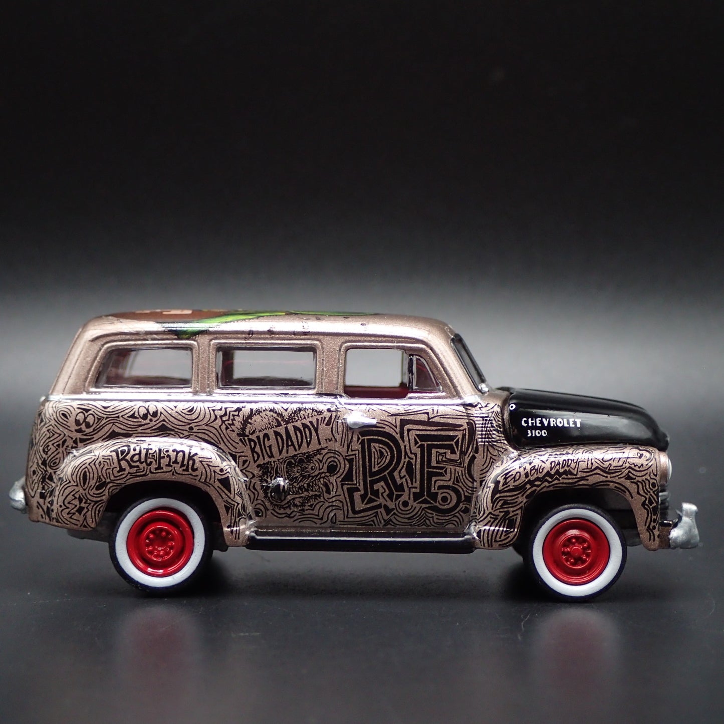 1950 50 CHEVY CHEVROLET SUBURBAN RAT FINK 1:64 SCALE DIORAMA DIECAST MODEL CAR