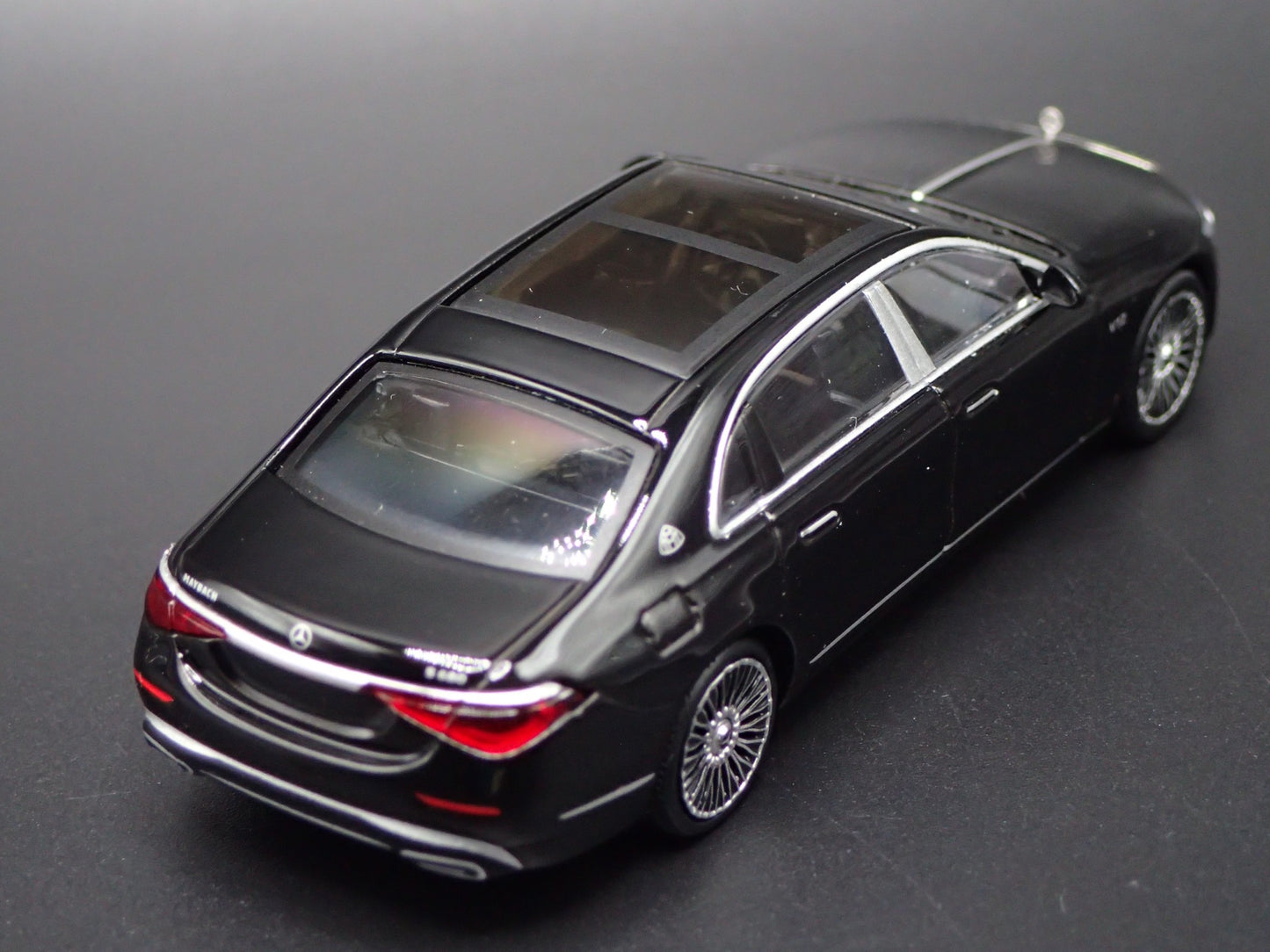 2021-2025 MERCEDES MAYBACH S 680 BLACK 1:64 SCALE DIORAMA DIECAST MODEL CAR