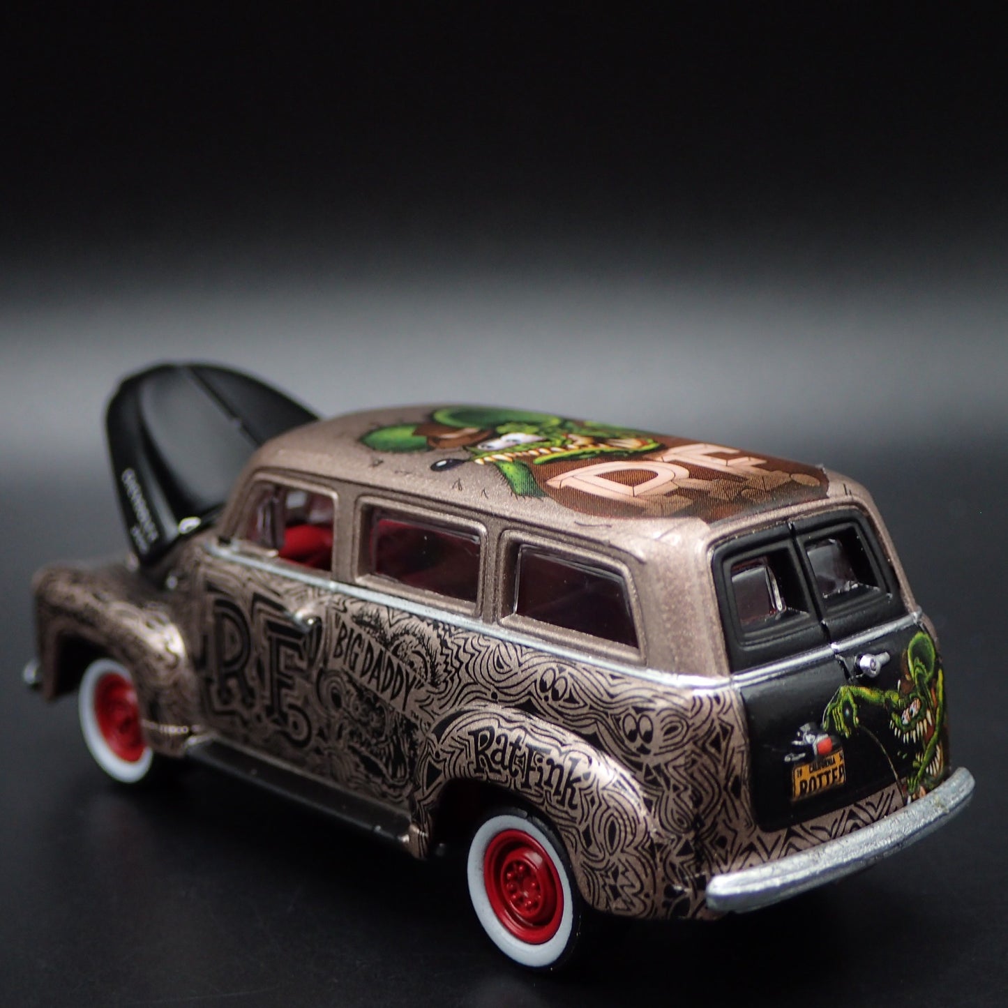 1950 50 CHEVY CHEVROLET SUBURBAN RAT FINK 1:64 SCALE DIORAMA DIECAST MODEL CAR