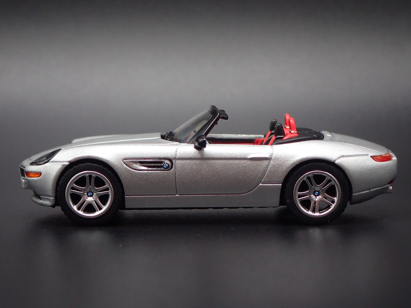 2000-2003 BMW Z8 CONVERTIBLE 1:64 SCALE COLLECTIBLE DIORAMA DIECAST MODEL CAR