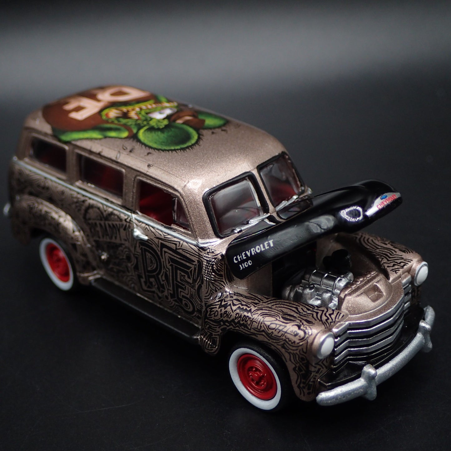 1950 50 CHEVY CHEVROLET SUBURBAN RAT FINK 1:64 SCALE DIORAMA DIECAST MODEL CAR