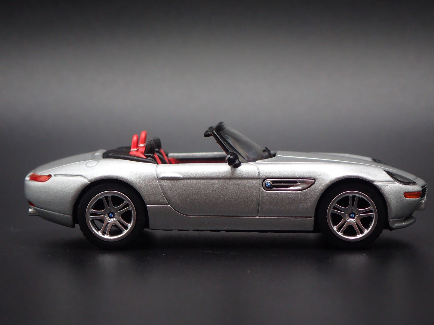 2000-2003 BMW Z8 CONVERTIBLE 1:64 SCALE COLLECTIBLE DIORAMA DIECAST MODEL CAR