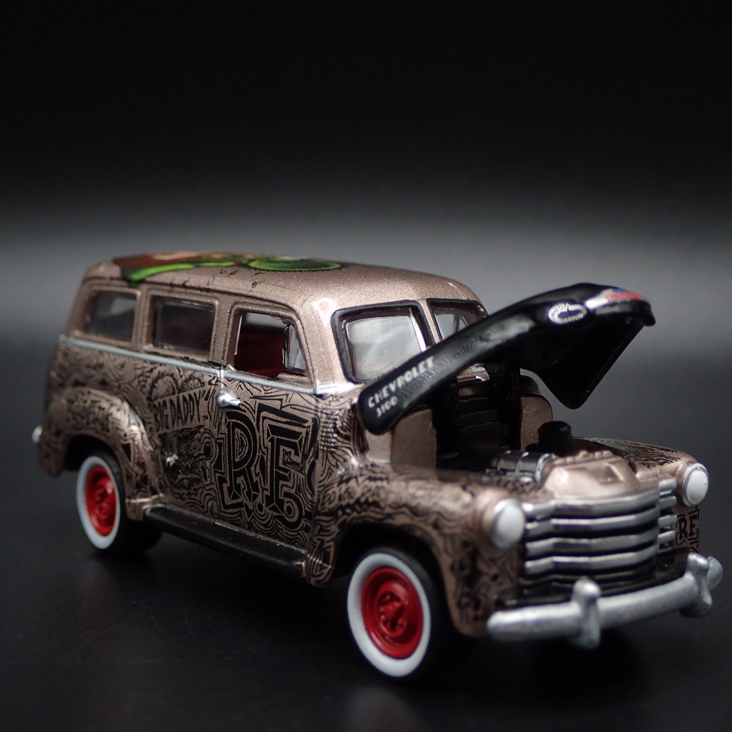 1950 50 CHEVY CHEVROLET SUBURBAN RAT FINK 1:64 SCALE DIORAMA DIECAST MODEL CAR