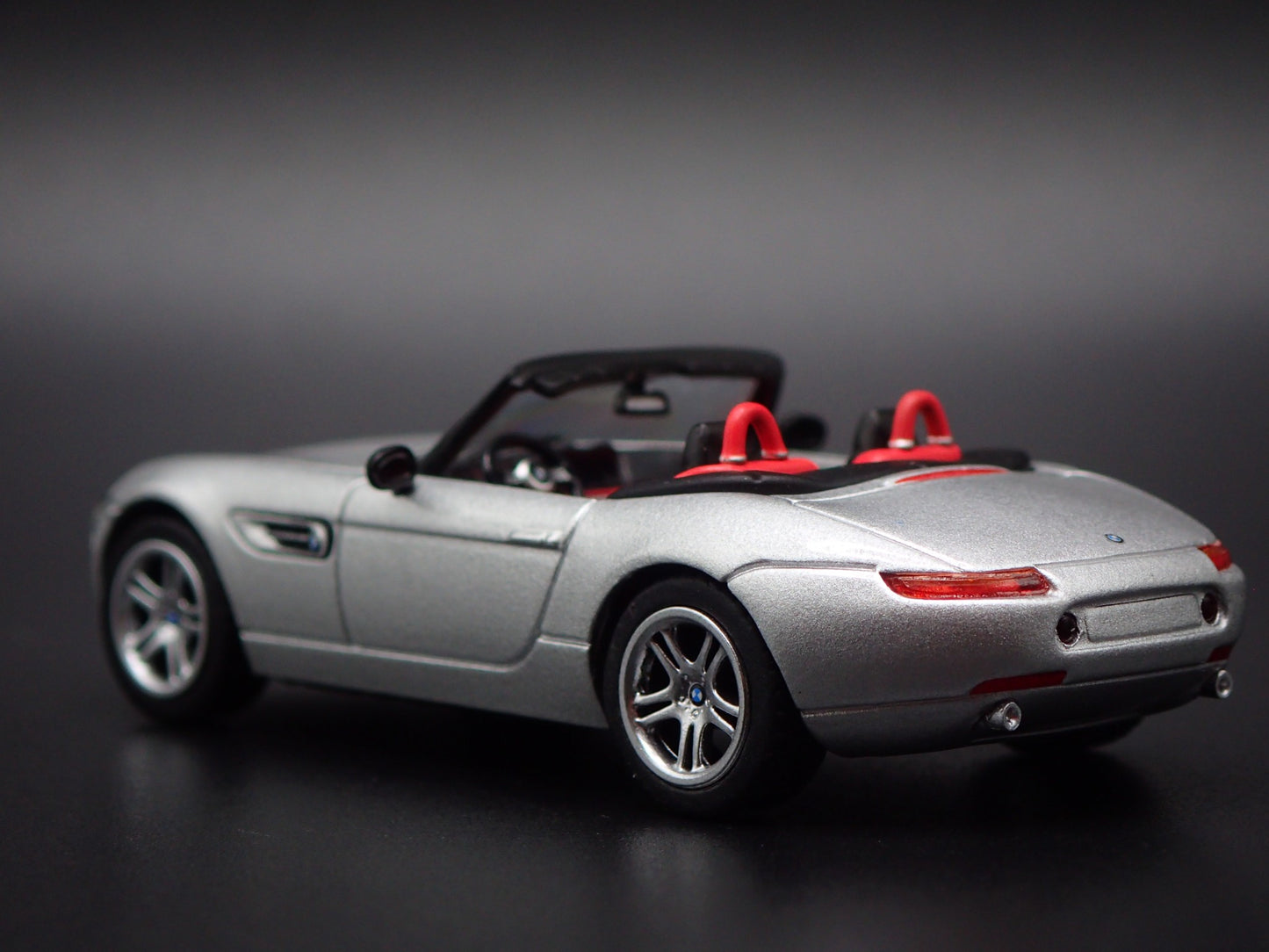 2000-2003 BMW Z8 CONVERTIBLE 1:64 SCALE COLLECTIBLE DIORAMA DIECAST MODEL CAR