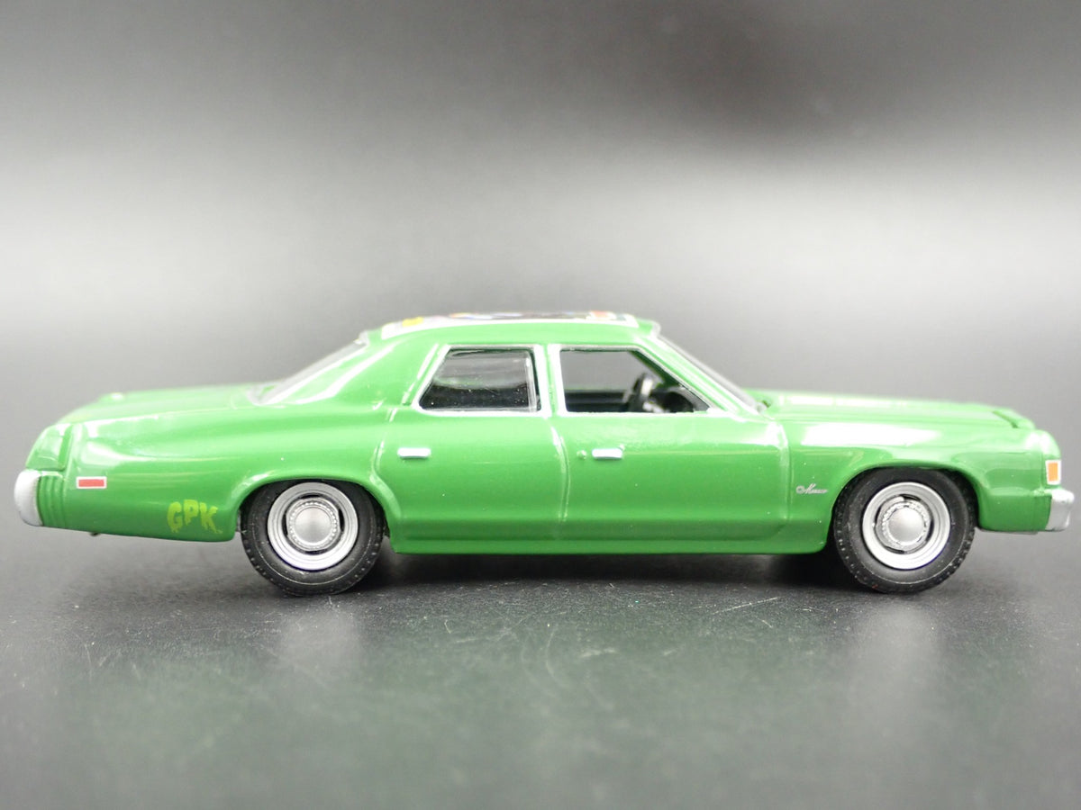 1977 77 DODGE ROYAL MONACO 4 FOUR DOOR GPK 1/64 SCALE DIORAMA DIECAST MODEL CAR-Burning Rubber Toy Company
