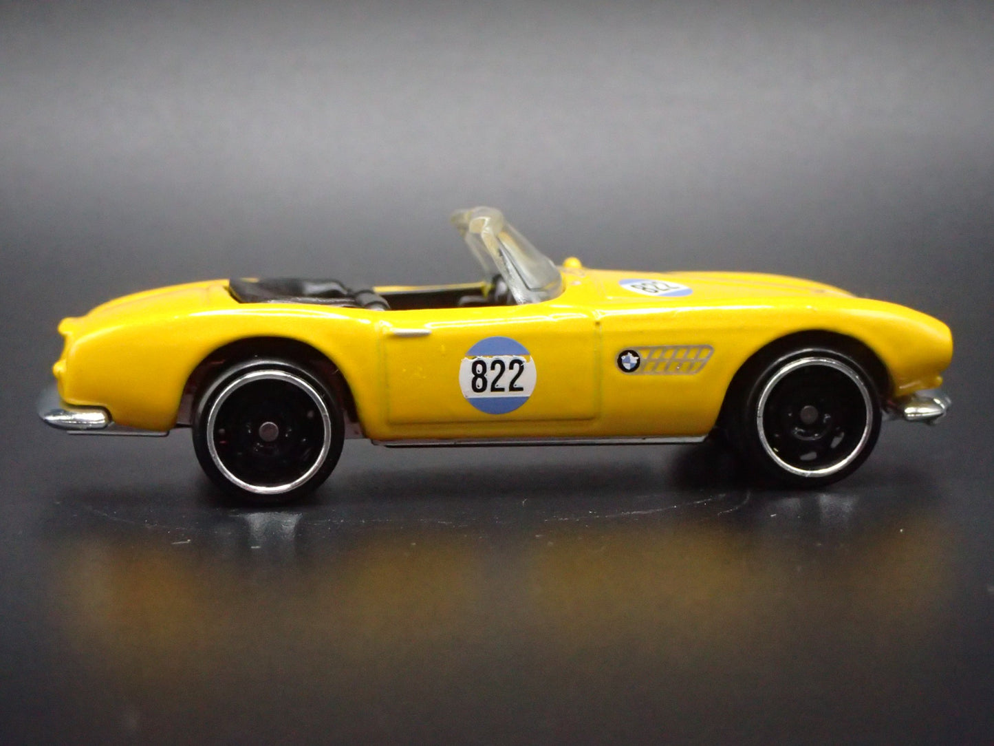 1956-1959 BMW 507 CONVERTIBLE 1:64 SCALE COLLECTIBLE DIORAMA DIECAST MODEL CAR