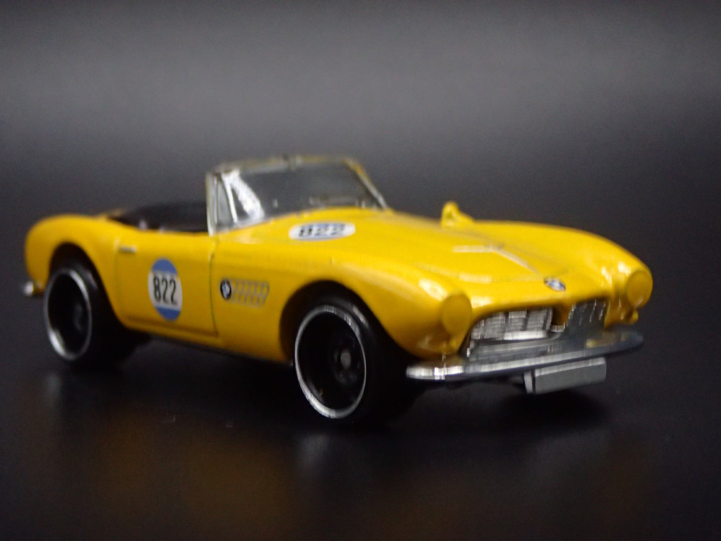 1956-1959 BMW 507 CONVERTIBLE 1:64 SCALE COLLECTIBLE DIORAMA DIECAST MODEL CAR