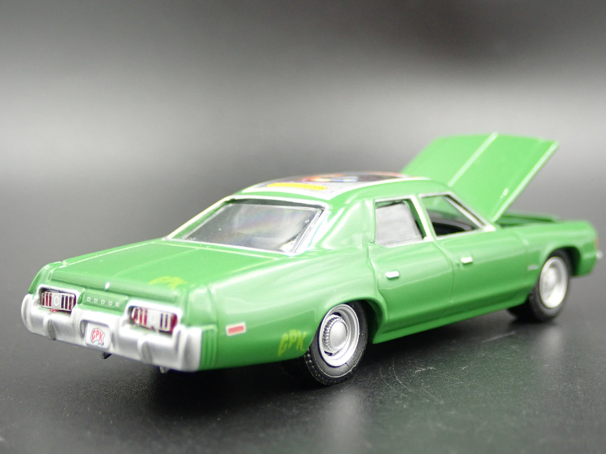 1977 77 DODGE ROYAL MONACO 4 FOUR DOOR GPK 1/64 SCALE DIORAMA DIECAST MODEL CAR-Burning Rubber Toy Company