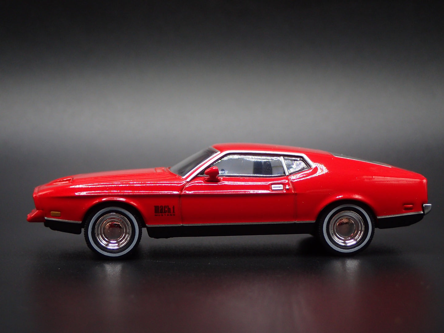 1971 71 FORD MUSTANG MACH 1 FASTBACK JAMES BOND 007 1:64 SCALE DIECAST MODEL CAR