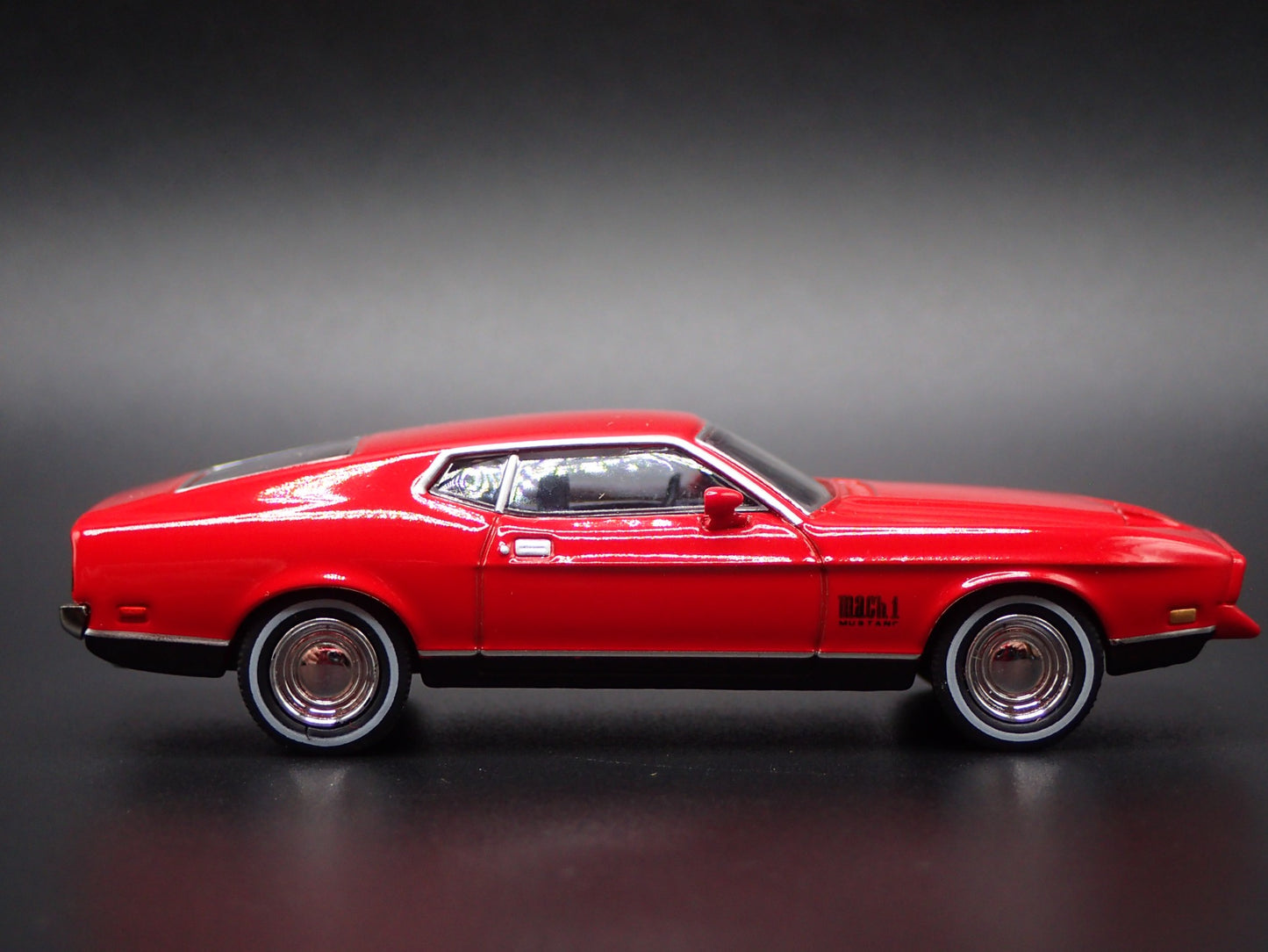 1971 71 FORD MUSTANG MACH 1 FASTBACK JAMES BOND 007 1:64 SCALE DIECAST MODEL CAR