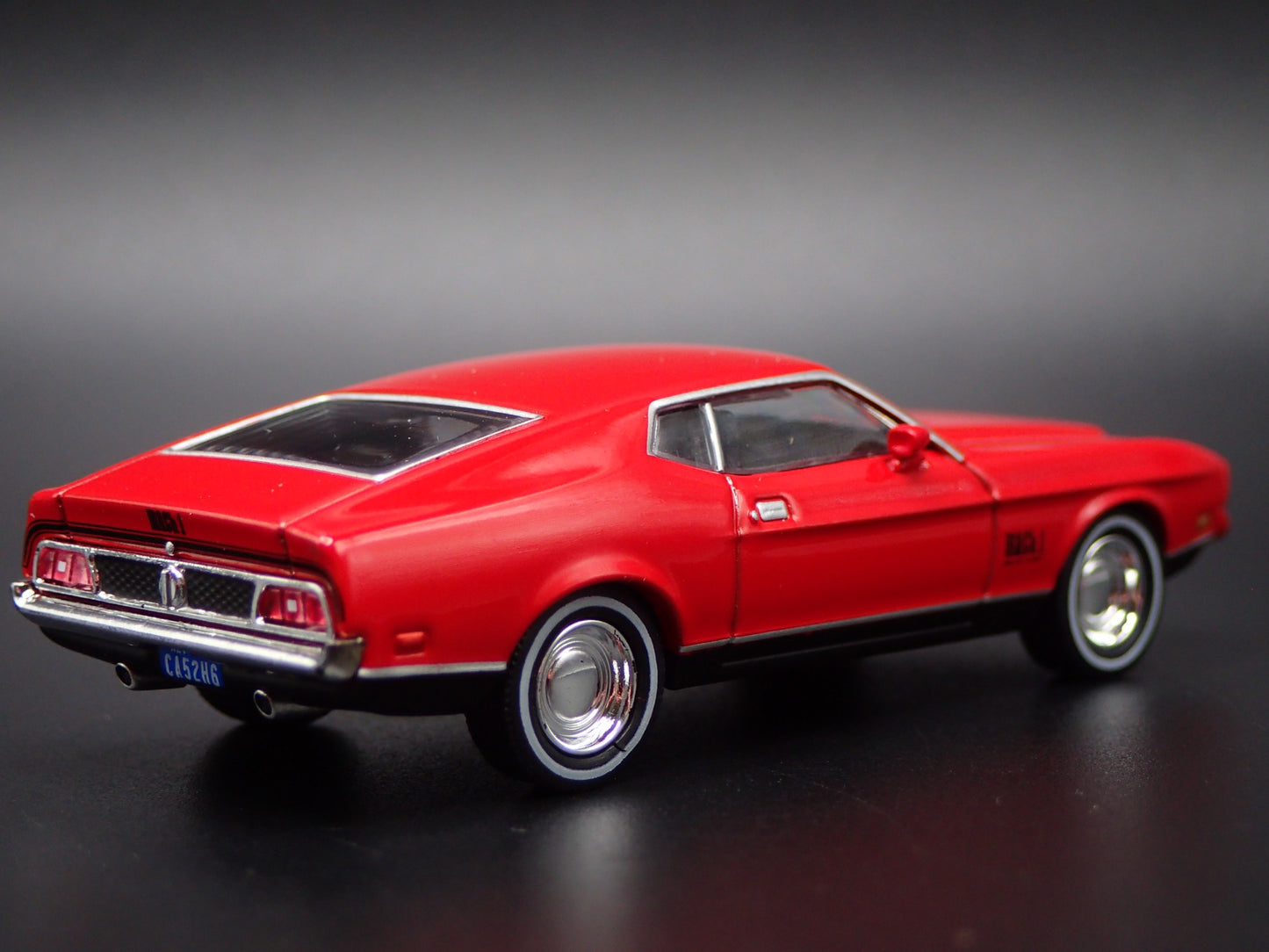 1971 71 FORD MUSTANG MACH 1 FASTBACK JAMES BOND 007 1:64 SCALE DIECAST MODEL CAR