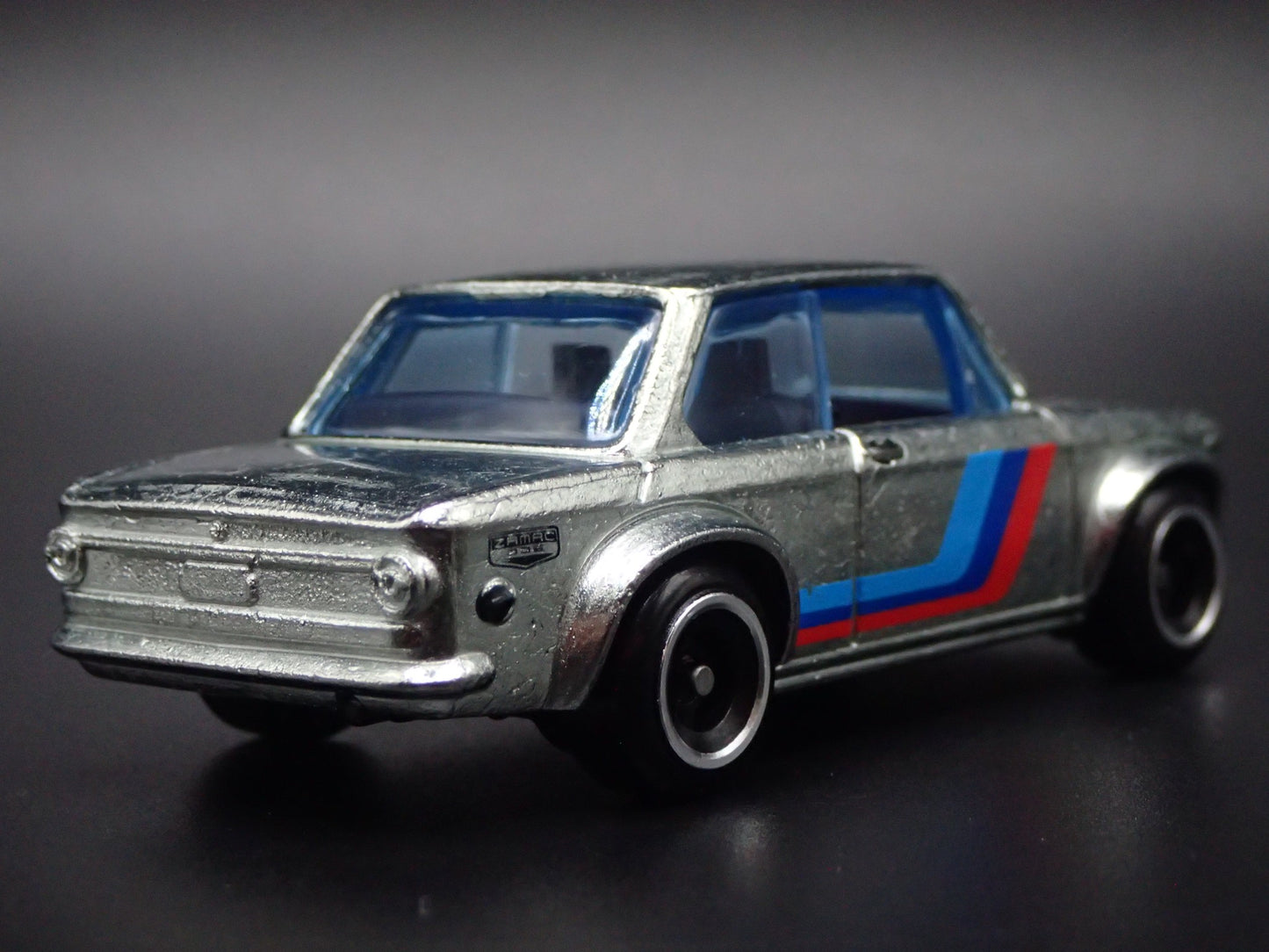 1966-1977 BMW 2002 SILVER 1:64 SCALE COLLECTIBLE DIORAMA DIECAST MODEL CAR