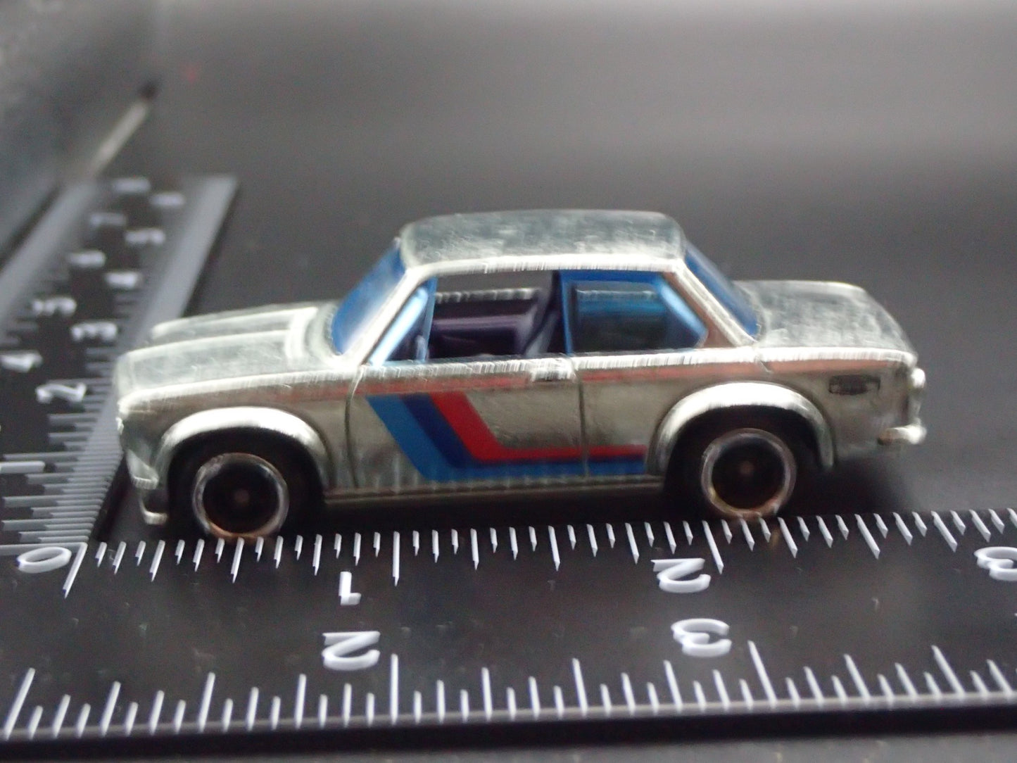 1966-1977 BMW 2002 SILVER 1:64 SCALE COLLECTIBLE DIORAMA DIECAST MODEL CAR