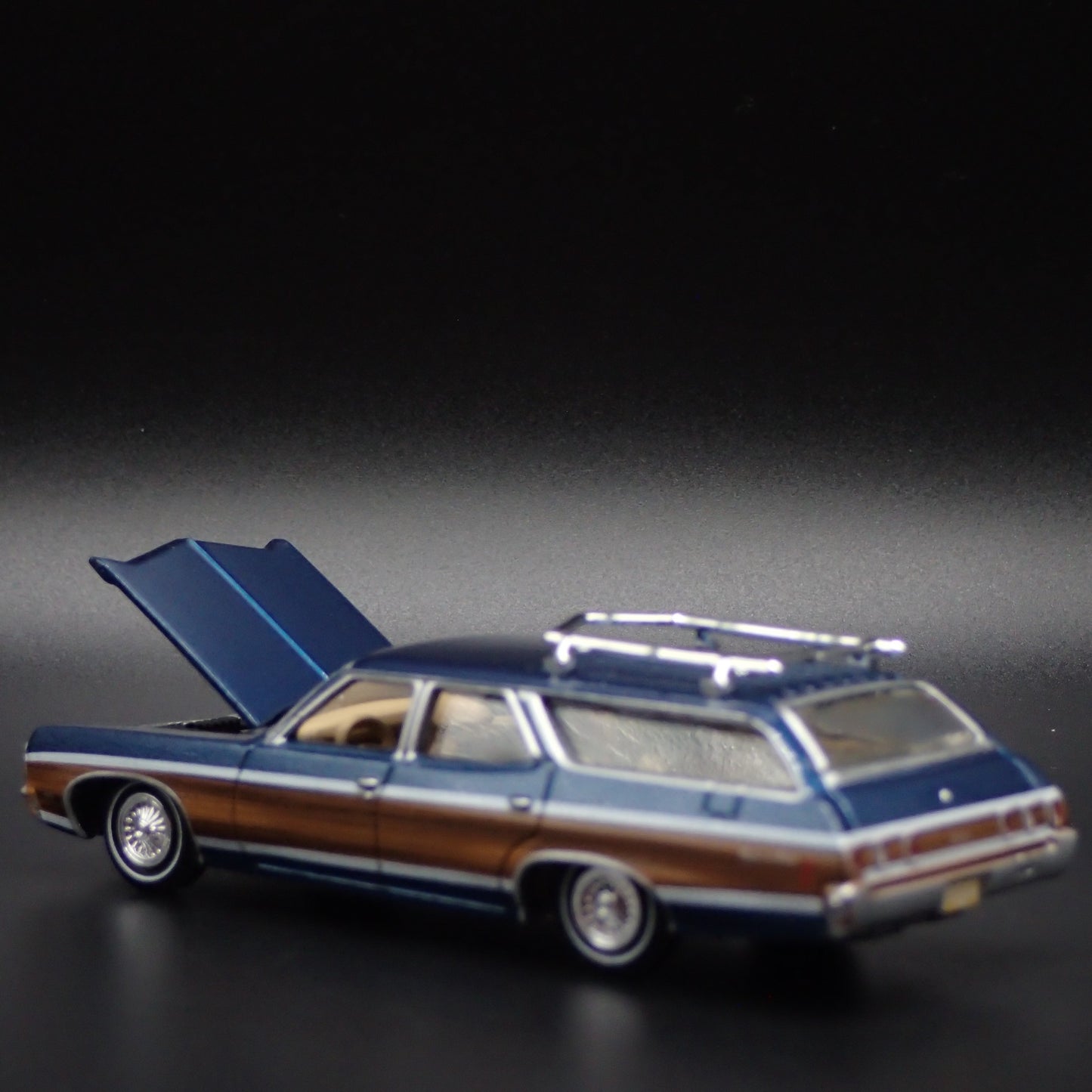 1970 CHEVY CHEVROLET KINGSWOOD ESTATE STATION WAGON 1/64 SCALE DIECAST MODEL CAR