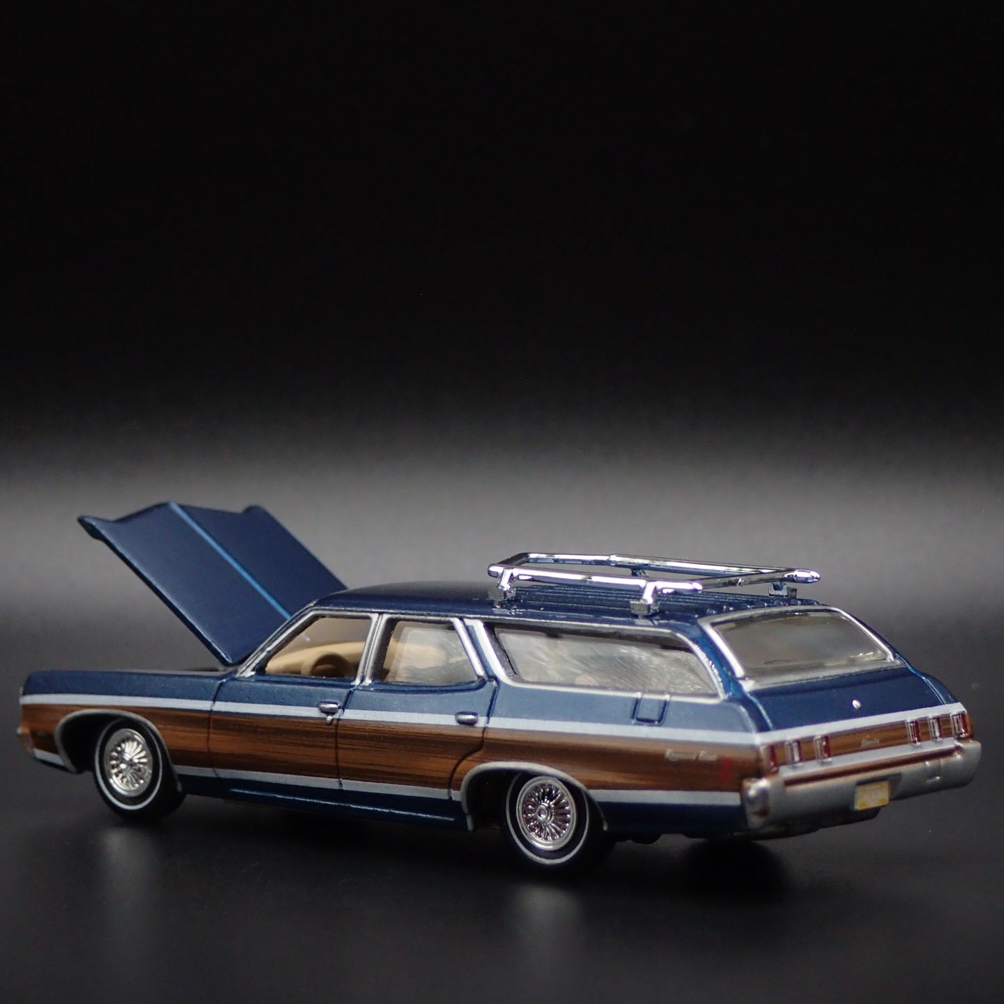1970 CHEVY CHEVROLET KINGSWOOD ESTATE STATION WAGON 1/64 SCALE DIECAST MODEL CAR