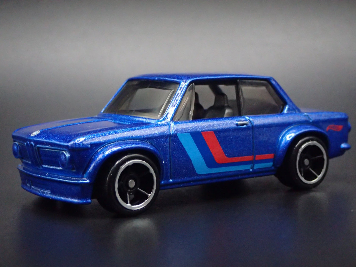 1966-1977 BMW 2002 BLUE 1:64 SCALE COLLECTIBLE DIORAMA DIECAST MODEL CAR