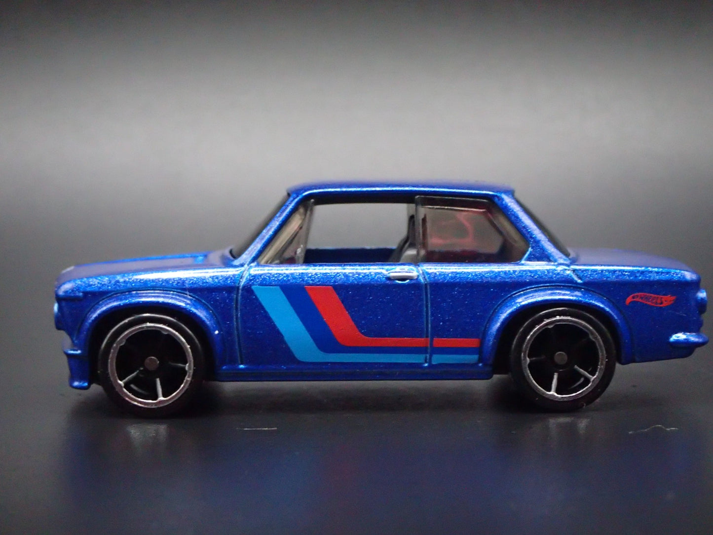 1966-1977 BMW 2002 BLUE 1:64 SCALE COLLECTIBLE DIORAMA DIECAST MODEL CAR