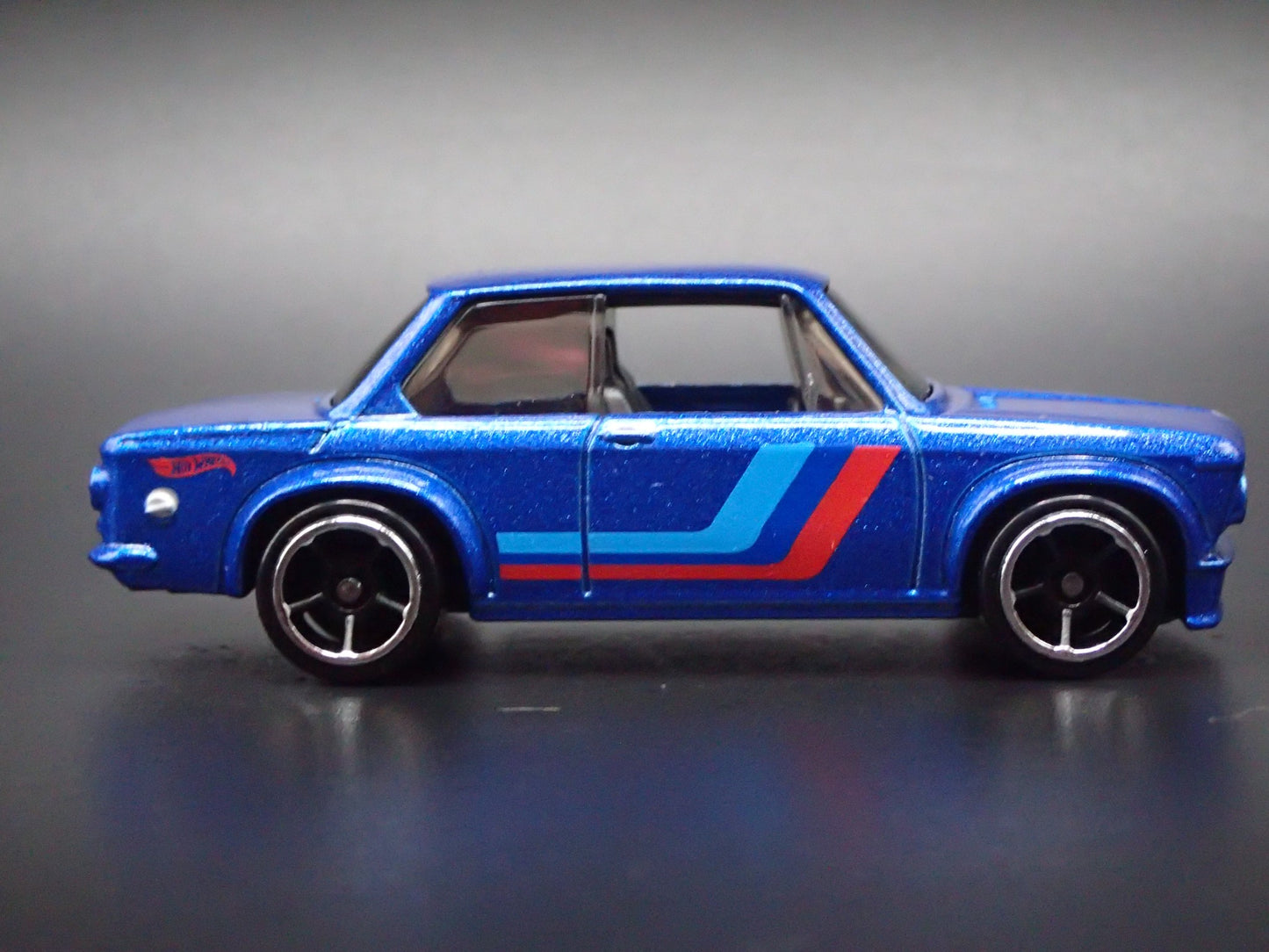 1966-1977 BMW 2002 BLUE 1:64 SCALE COLLECTIBLE DIORAMA DIECAST MODEL CAR