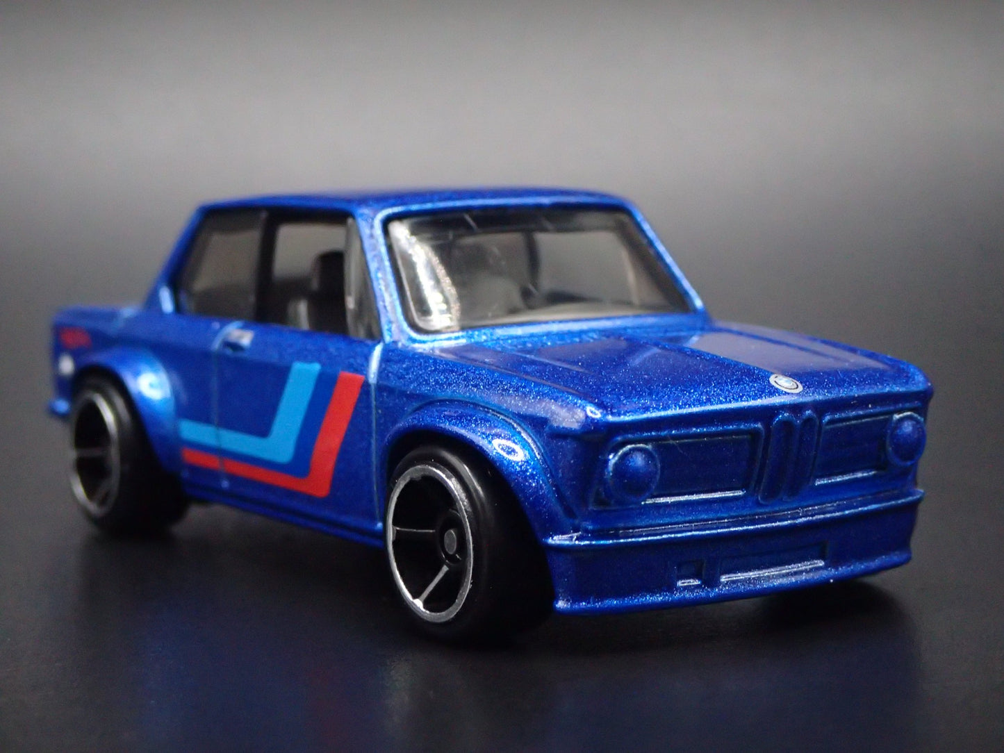 1966-1977 BMW 2002 BLUE 1:64 SCALE COLLECTIBLE DIORAMA DIECAST MODEL CAR
