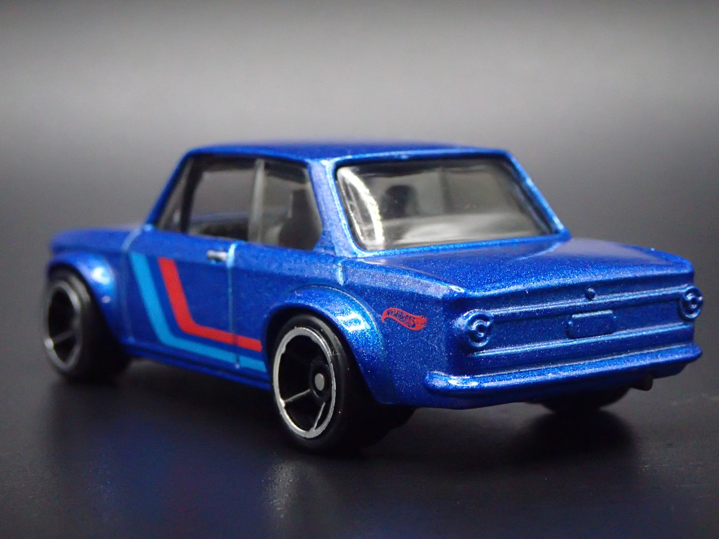 1966-1977 BMW 2002 BLUE 1:64 SCALE COLLECTIBLE DIORAMA DIECAST MODEL CAR