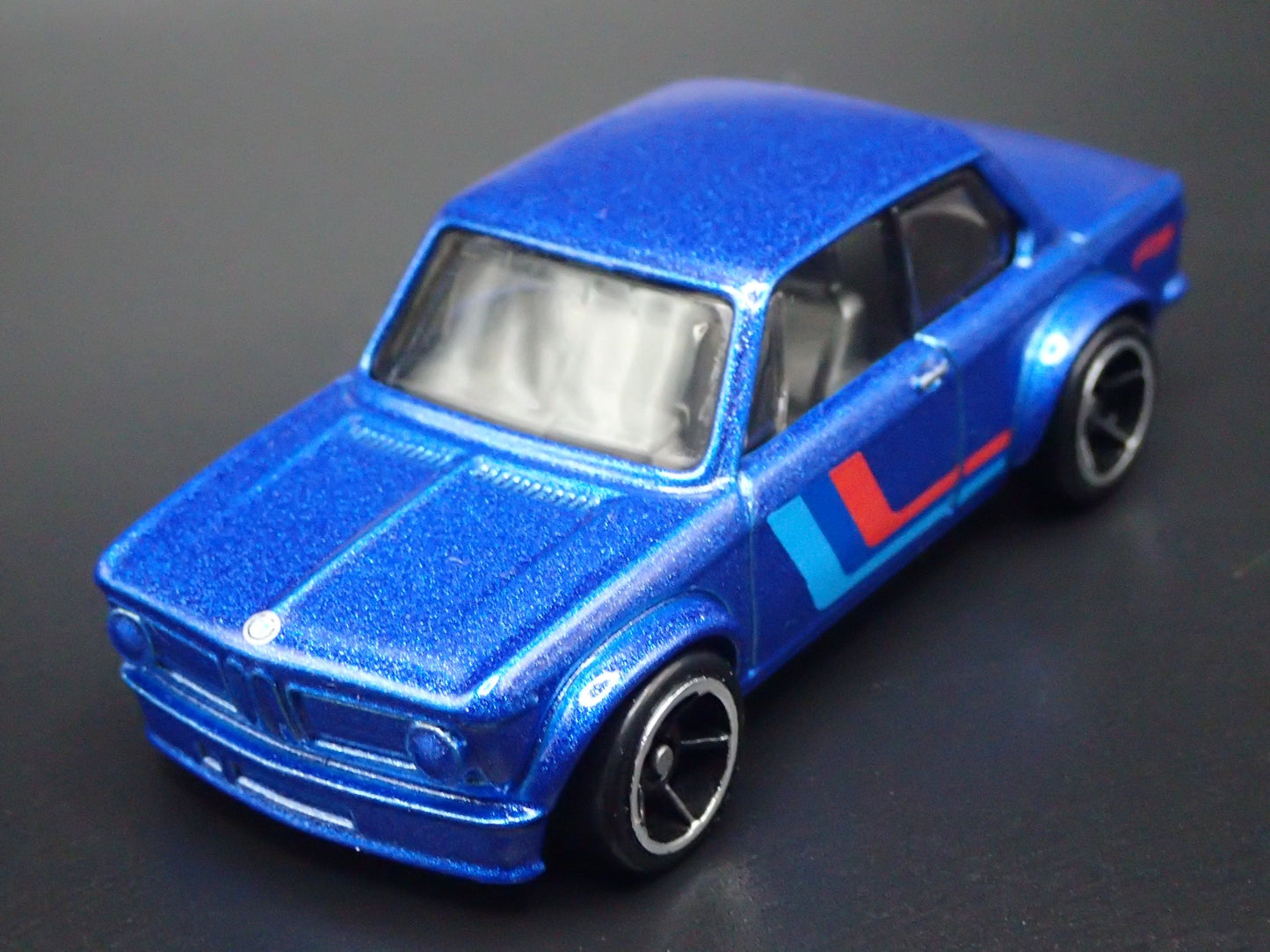 1966-1977 BMW 2002 BLUE 1:64 SCALE COLLECTIBLE DIORAMA DIECAST MODEL CAR