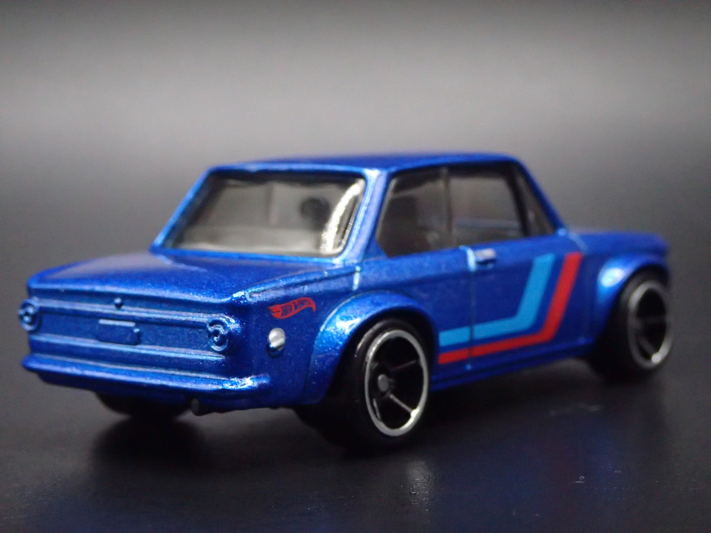 1966-1977 BMW 2002 BLUE 1:64 SCALE COLLECTIBLE DIORAMA DIECAST MODEL CAR