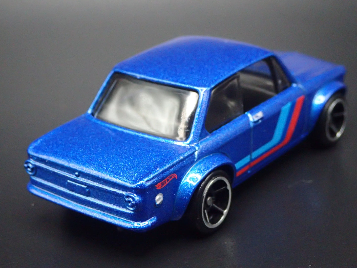 1966-1977 BMW 2002 BLUE 1:64 SCALE COLLECTIBLE DIORAMA DIECAST MODEL CAR