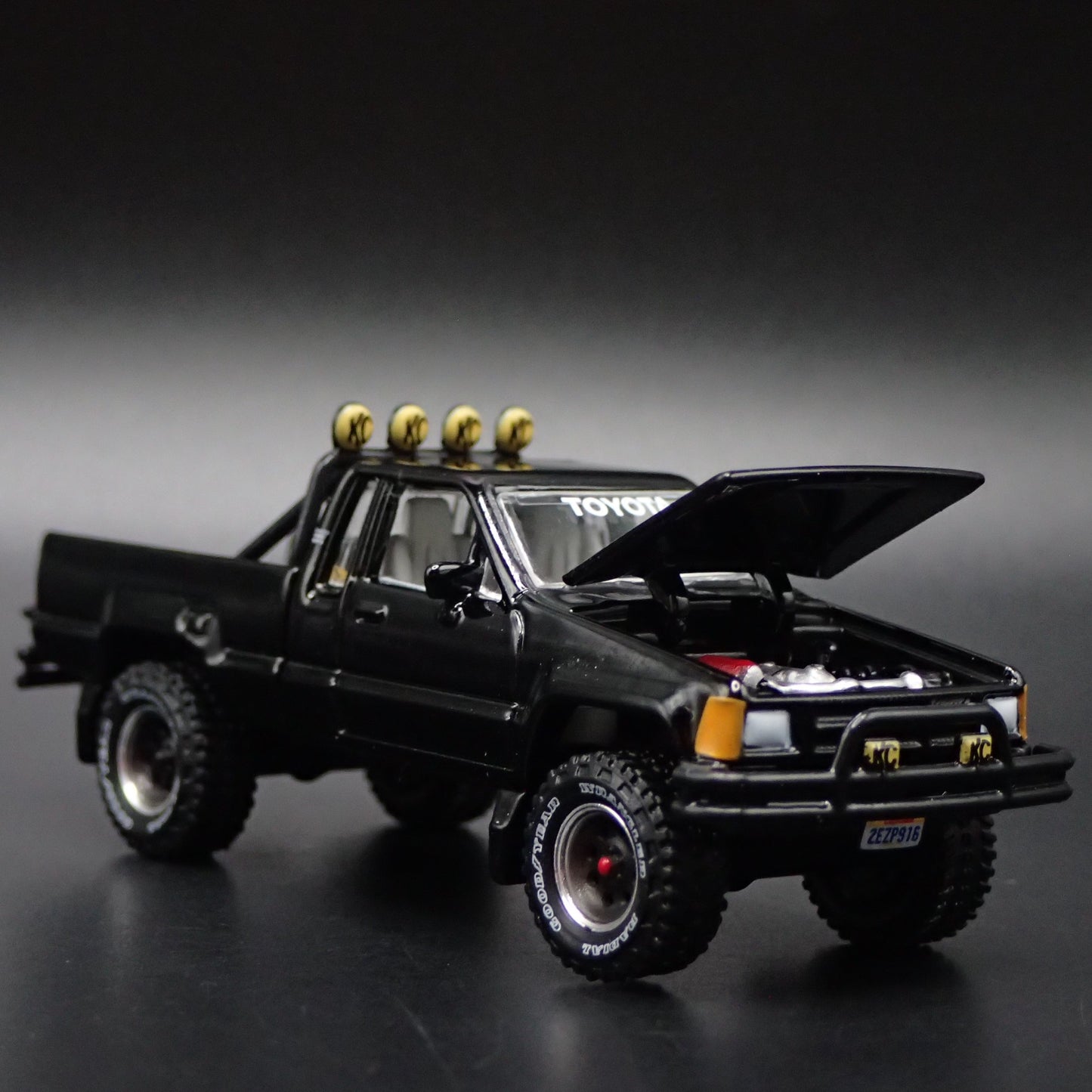 1984-1988 TOYOTA SR5 PICKUP TRUCK BLACK 1/64 SCALE COLLECTIBLE DIECAST MODEL CAR