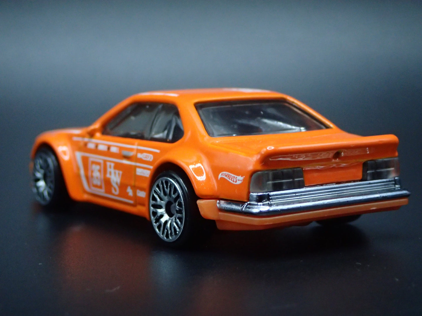 1985-1989 BMW 635 CSI ORANGE 1:64 SCALE COLLECTIBLE DIORAMA DIECAST MODEL CAR