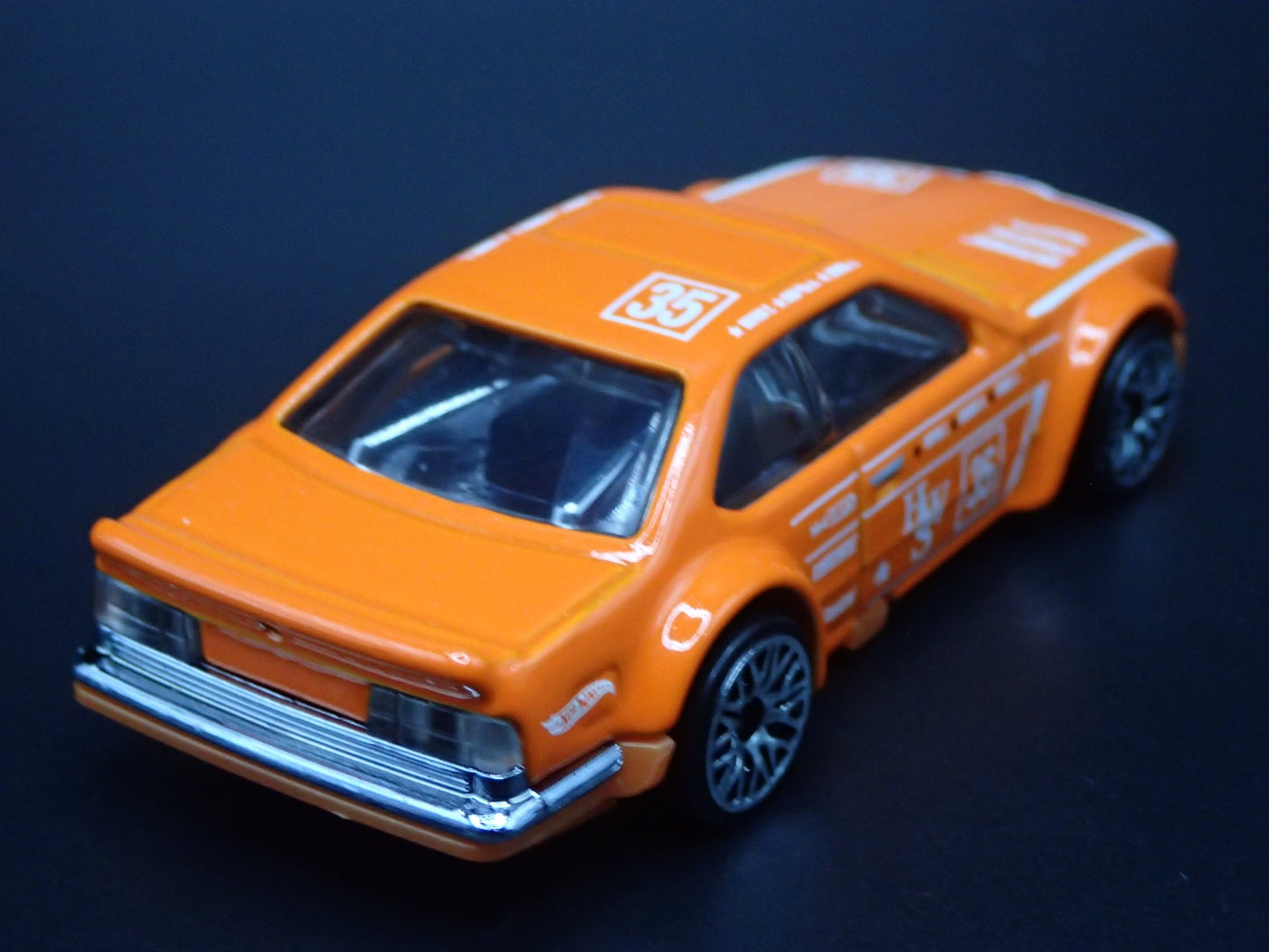 1985-1989 BMW 635 CSI ORANGE 1:64 SCALE COLLECTIBLE DIORAMA DIECAST MODEL CAR