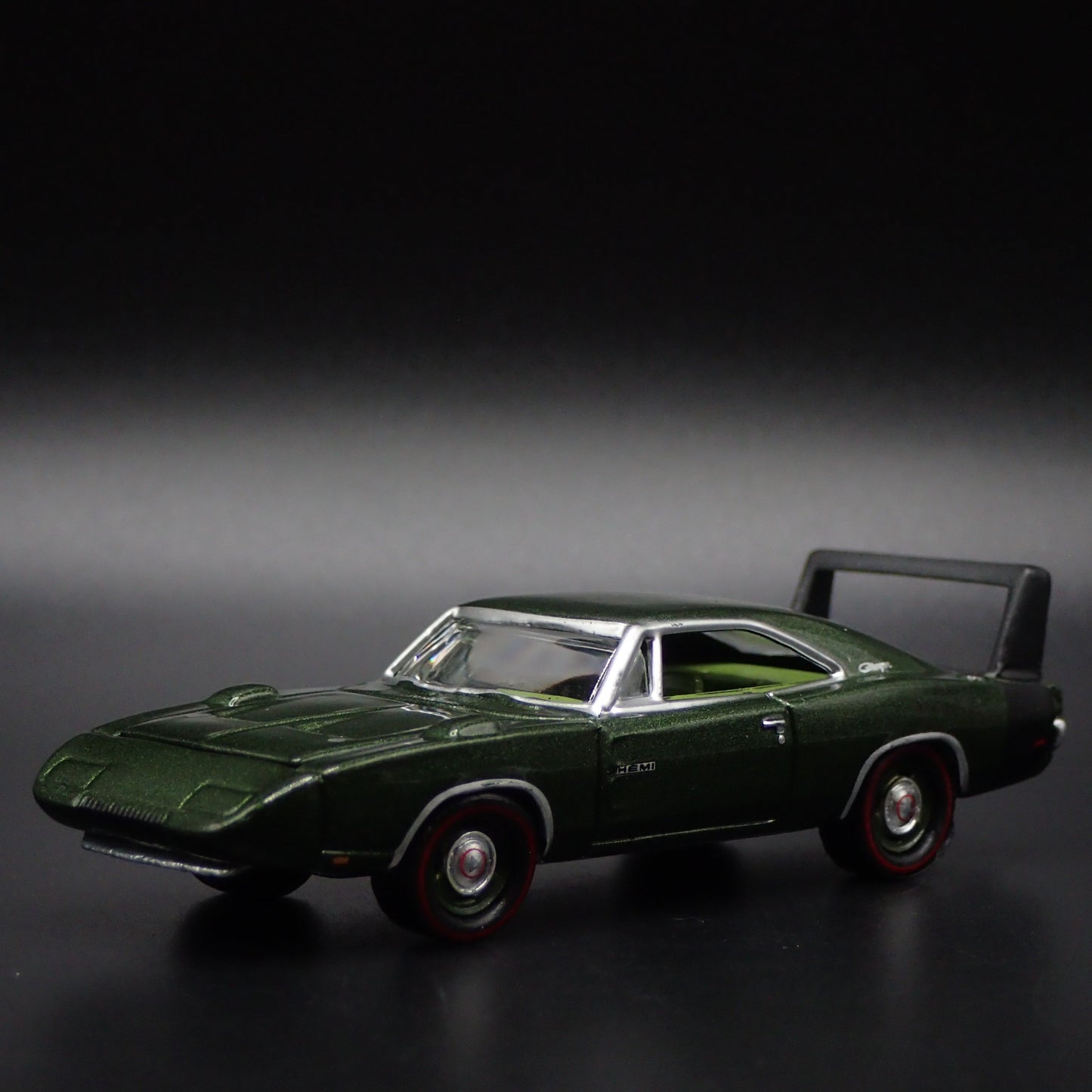 1969 69 DODGE CHARGER DAYTONA 1:64 SCALE COLLECTIBLE DIORAMA DIECAST MODEL CAR
