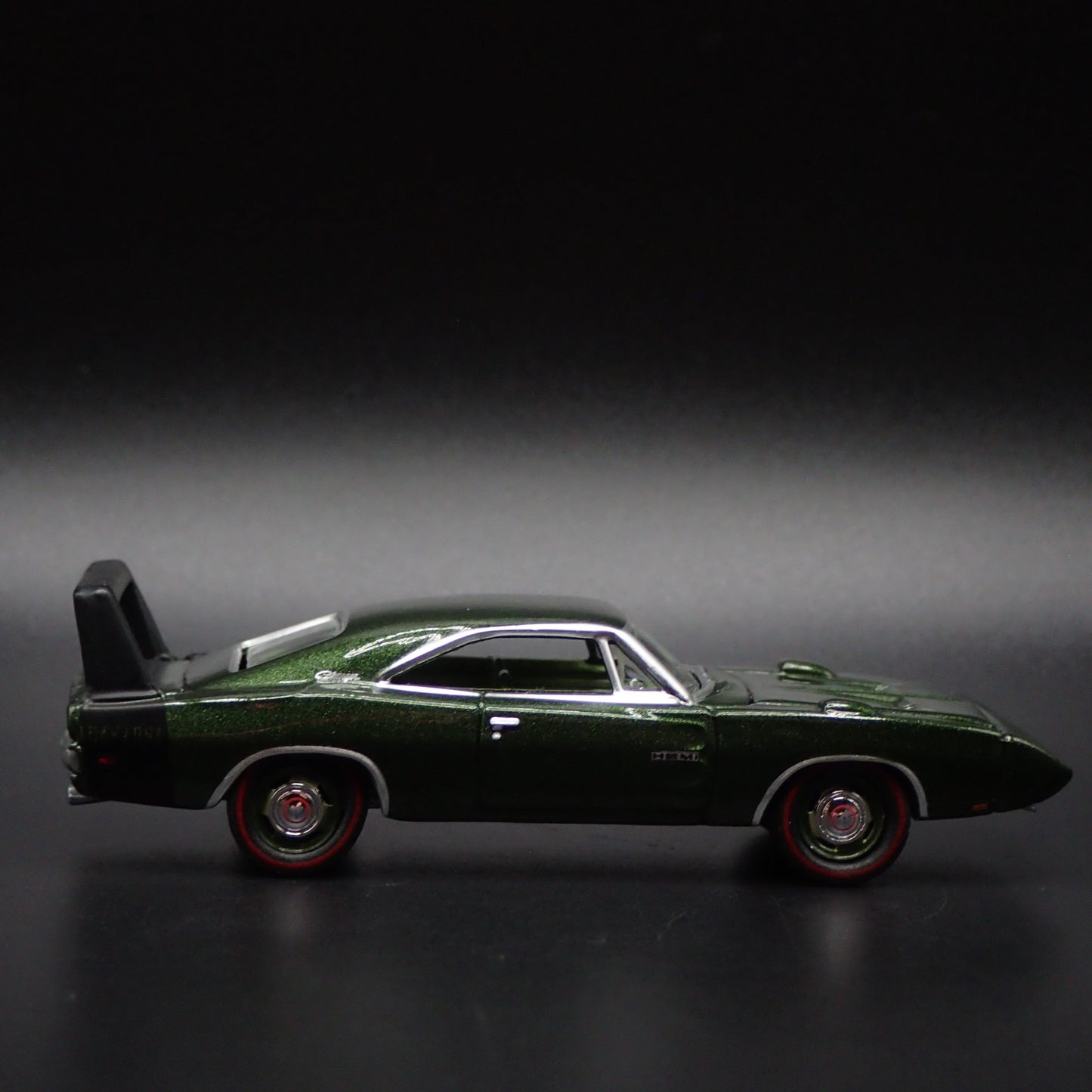 1969 69 DODGE CHARGER DAYTONA 1:64 SCALE COLLECTIBLE DIORAMA DIECAST MODEL CAR