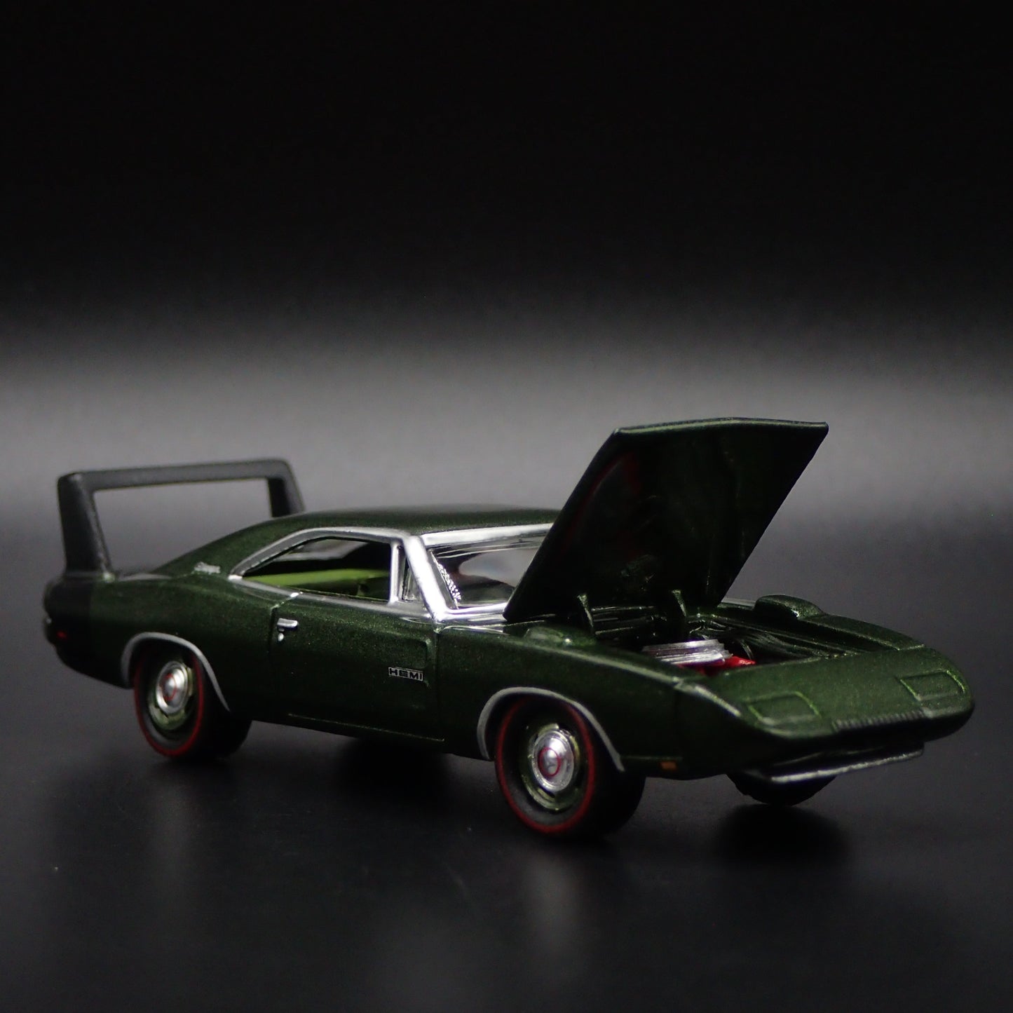 1969 69 DODGE CHARGER DAYTONA 1:64 SCALE COLLECTIBLE DIORAMA DIECAST MODEL CAR