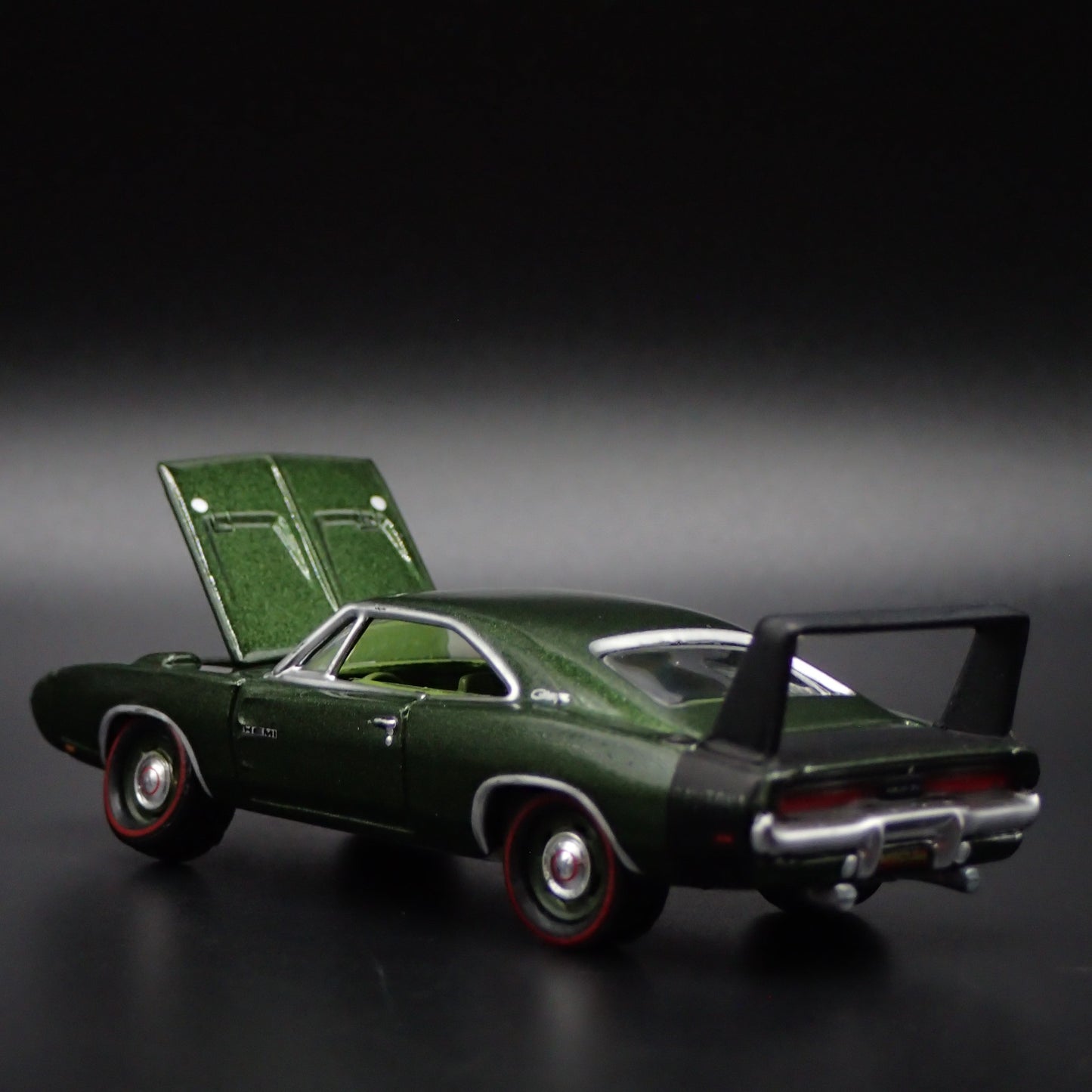 1969 69 DODGE CHARGER DAYTONA 1:64 SCALE COLLECTIBLE DIORAMA DIECAST MODEL CAR