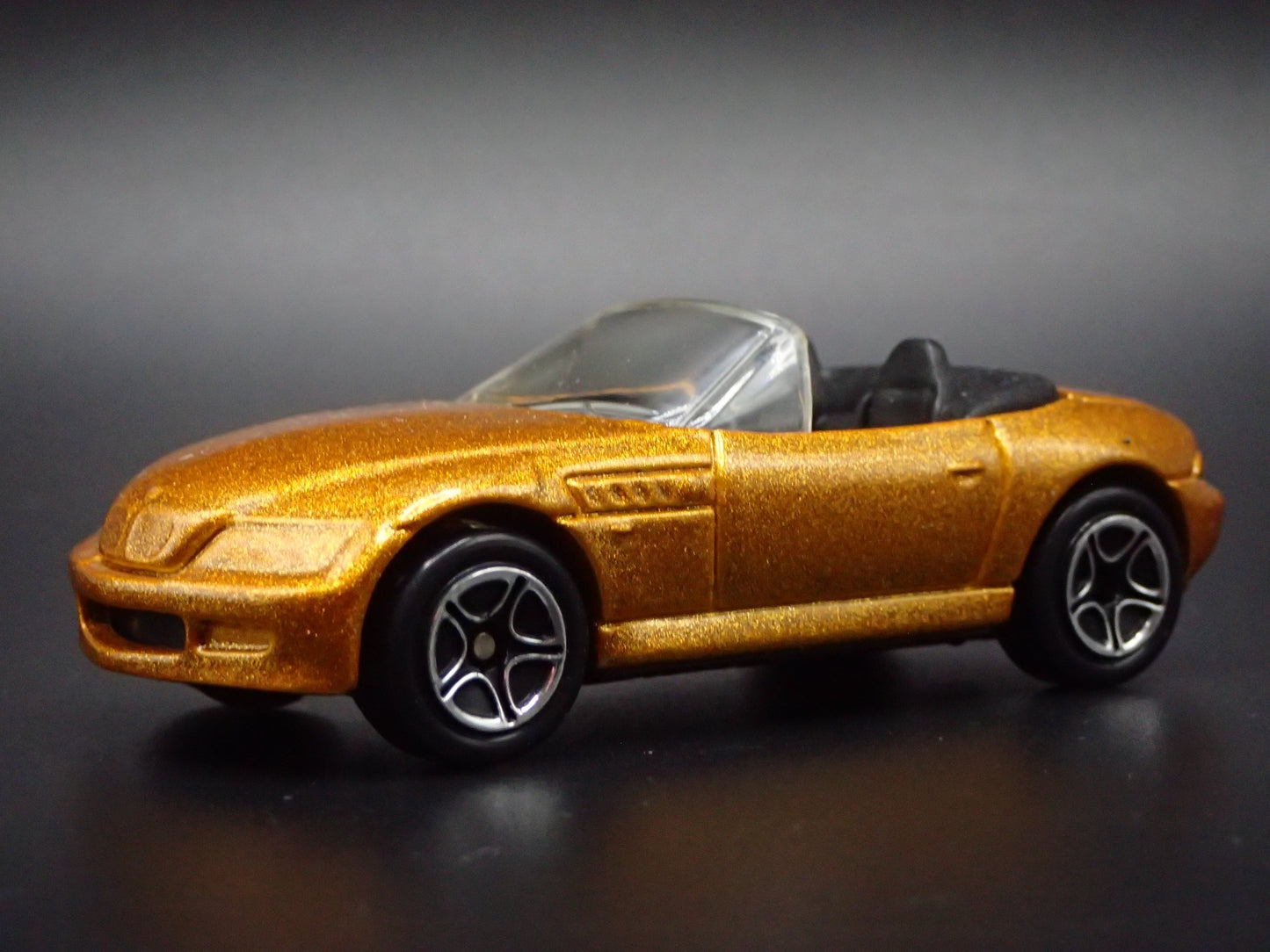 1996-2002 BMW Z3 ROADSTER CONVERTIBLE GOLD 1:64 SCALE DIORAMA DIECAST MODEL CAR