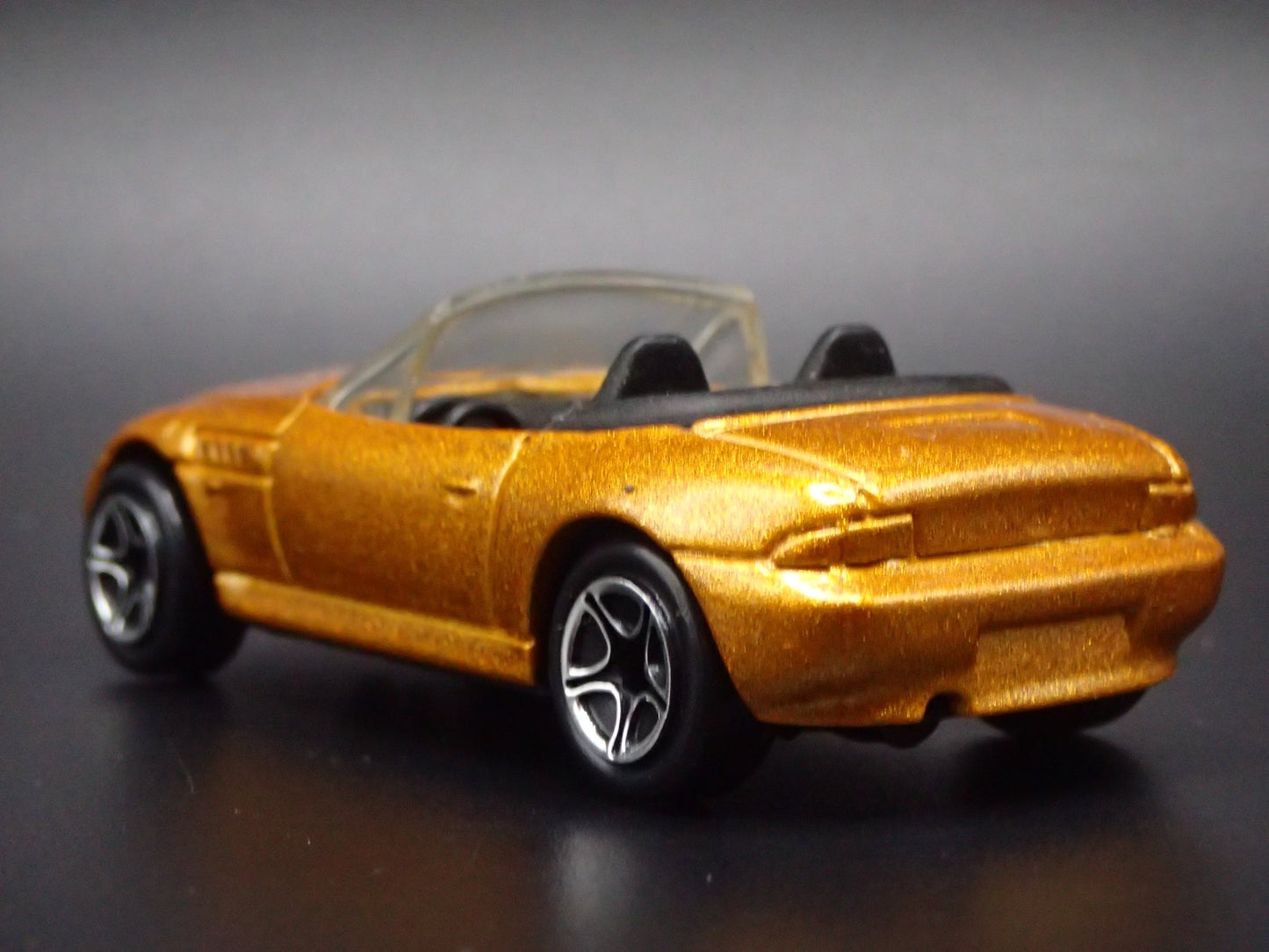 1996-2002 BMW Z3 ROADSTER CONVERTIBLE GOLD 1:64 SCALE DIORAMA DIECAST MODEL CAR