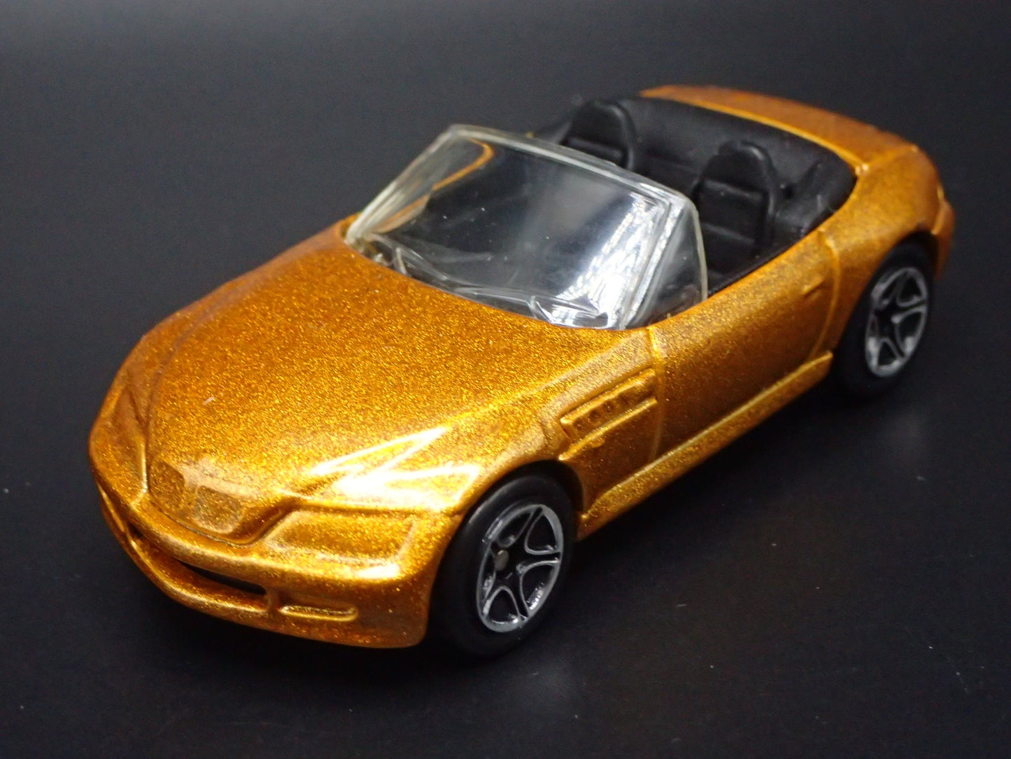 1996-2002 BMW Z3 ROADSTER CONVERTIBLE GOLD 1:64 SCALE DIORAMA DIECAST MODEL CAR