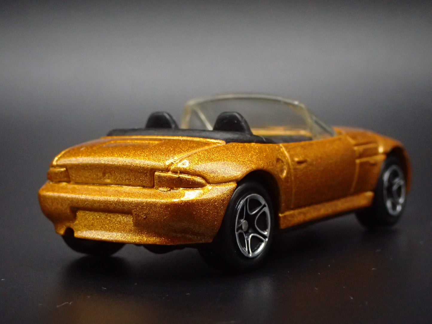 1996-2002 BMW Z3 ROADSTER CONVERTIBLE GOLD 1:64 SCALE DIORAMA DIECAST MODEL CAR