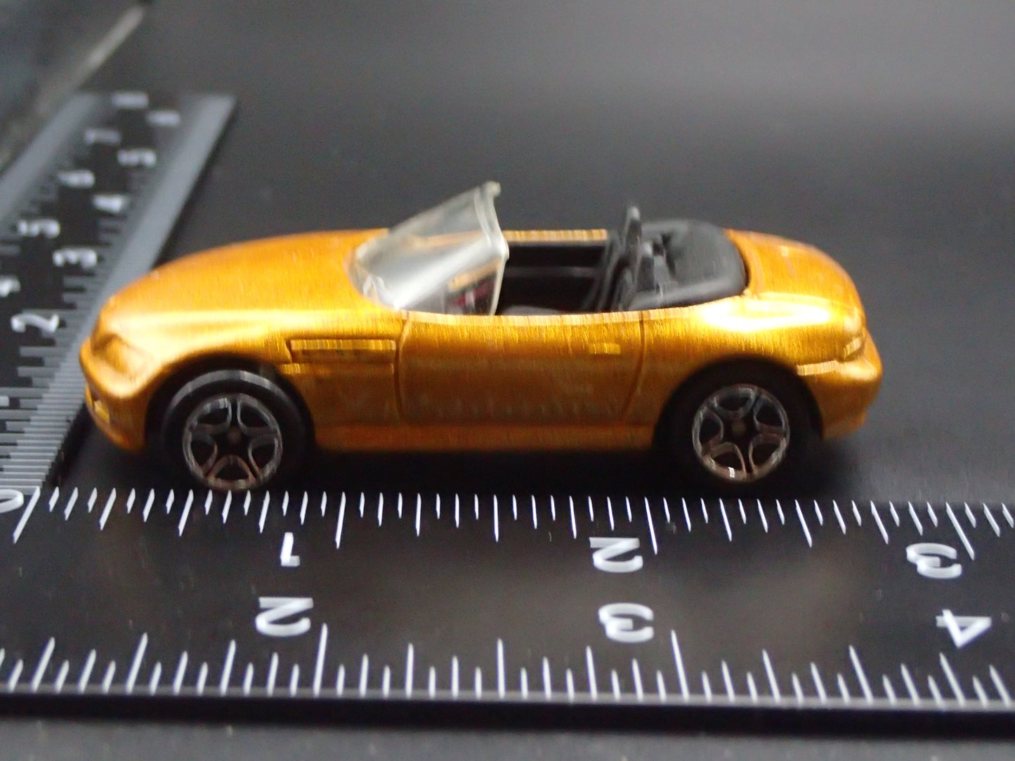 1996-2002 BMW Z3 ROADSTER CONVERTIBLE GOLD 1:64 SCALE DIORAMA DIECAST MODEL CAR