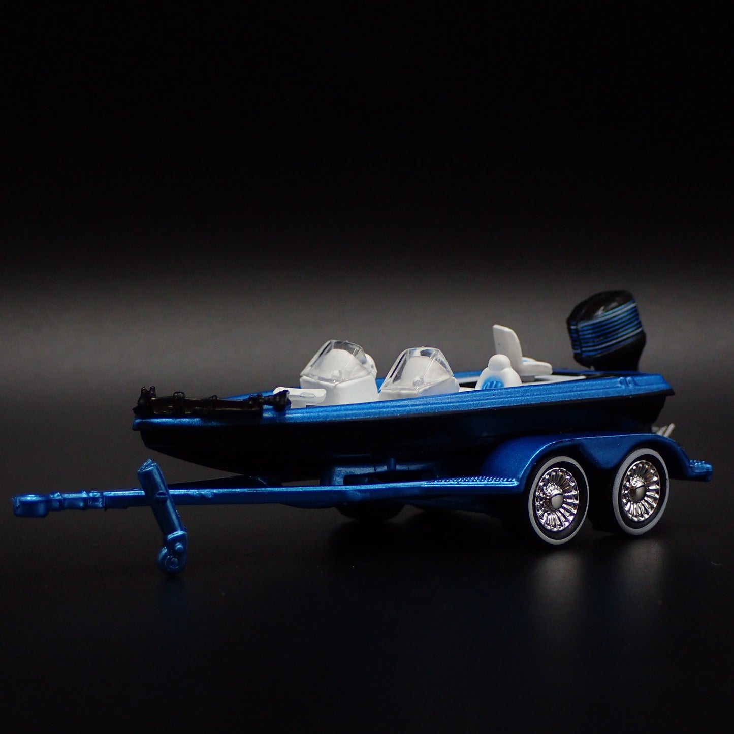 FISHING BOAT ON TRAILER W HITCH 1:64 SCALE COLLECTIBLE DIORAMA PROP MODEL BOAT