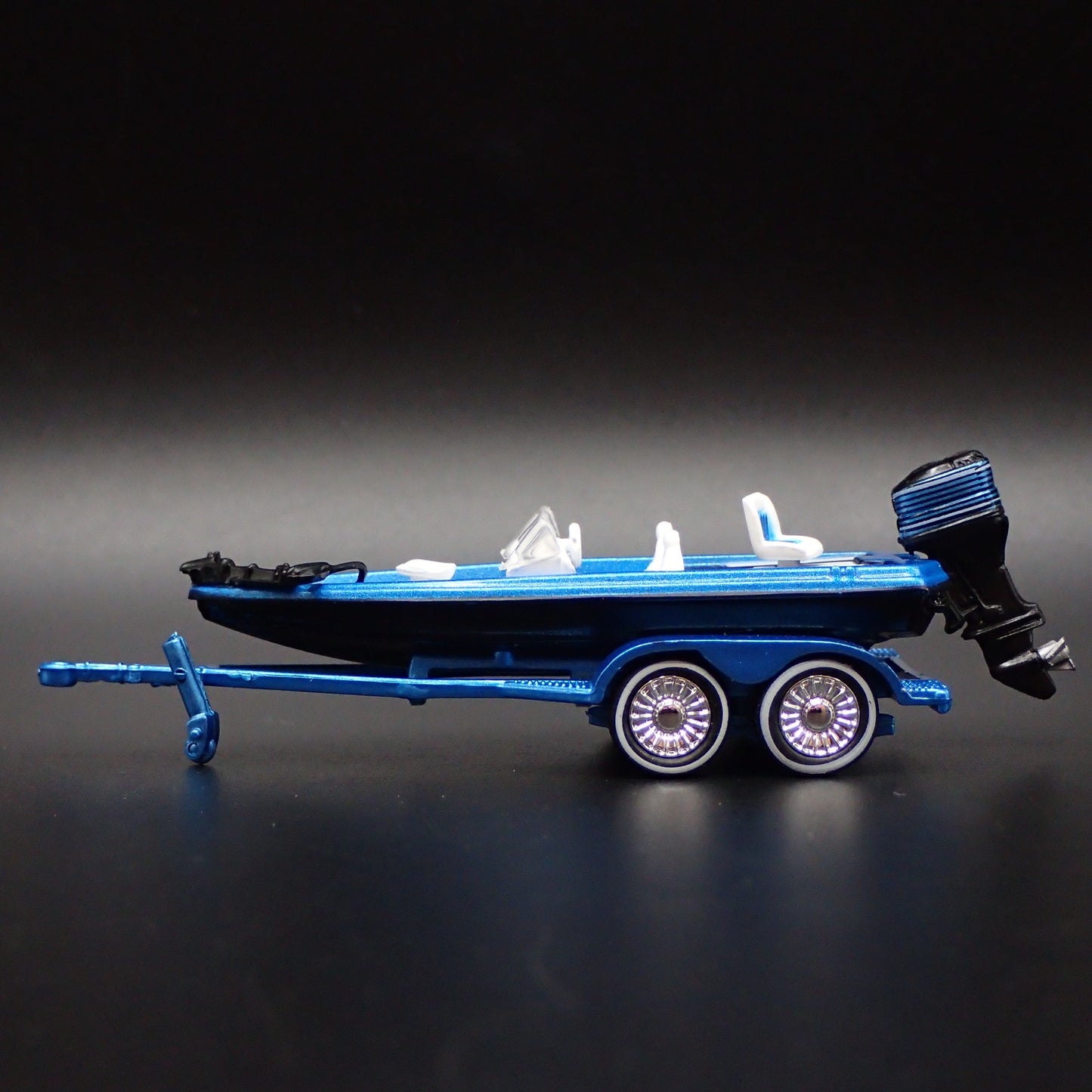 FISHING BOAT ON TRAILER W HITCH 1:64 SCALE COLLECTIBLE DIORAMA PROP MODEL BOAT