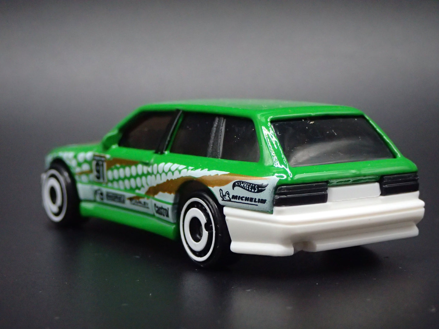 1986-1991 BMW M3 E30 STATION WAGON GRN 1:64 SCALE COLLECTIBLE DIECAST MODEL CAR