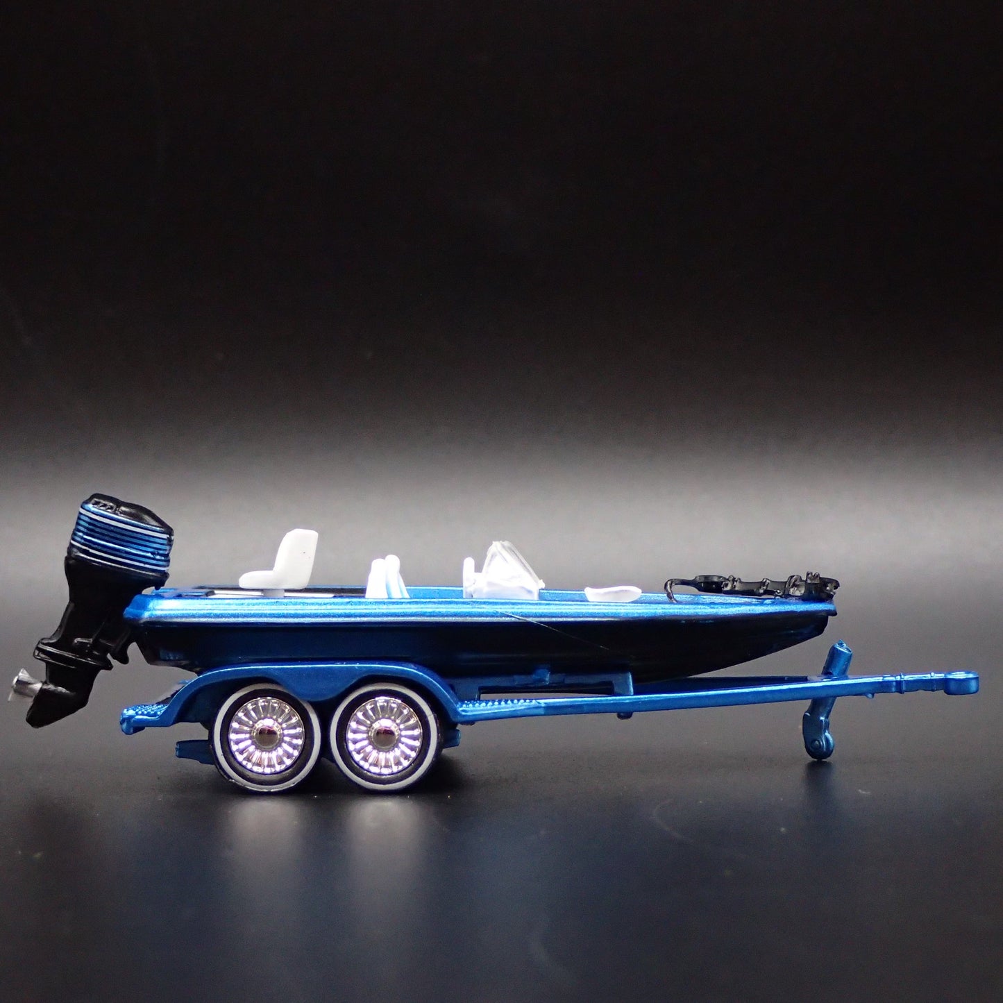 FISHING BOAT ON TRAILER W HITCH 1:64 SCALE COLLECTIBLE DIORAMA PROP MODEL BOAT