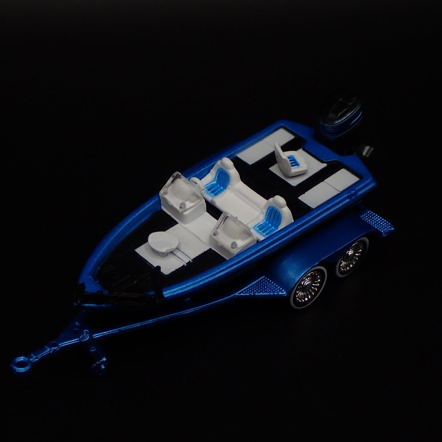 FISHING BOAT ON TRAILER W HITCH 1:64 SCALE COLLECTIBLE DIORAMA PROP MODEL BOAT