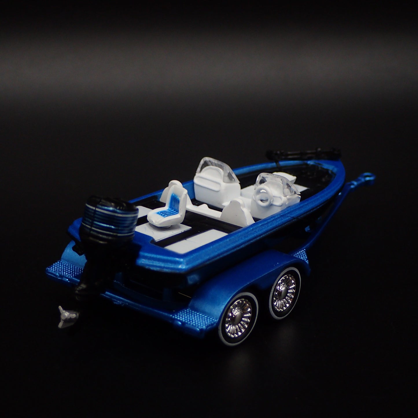 FISHING BOAT ON TRAILER W HITCH 1:64 SCALE COLLECTIBLE DIORAMA PROP MODEL BOAT