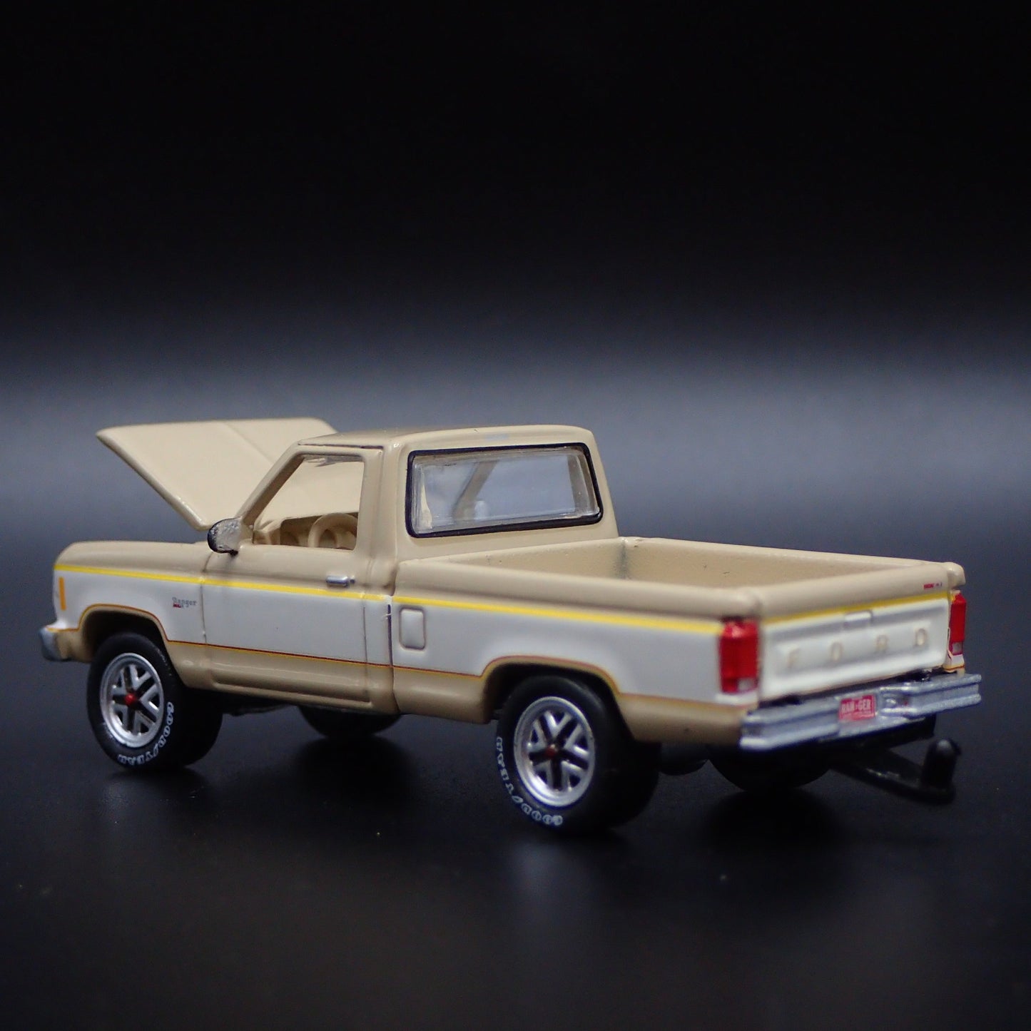 1983 83 FORD RANGER XLS PICKUP TRUCK HITCH 1:64 SCALE DIORAMA DIECAST MODEL CAR